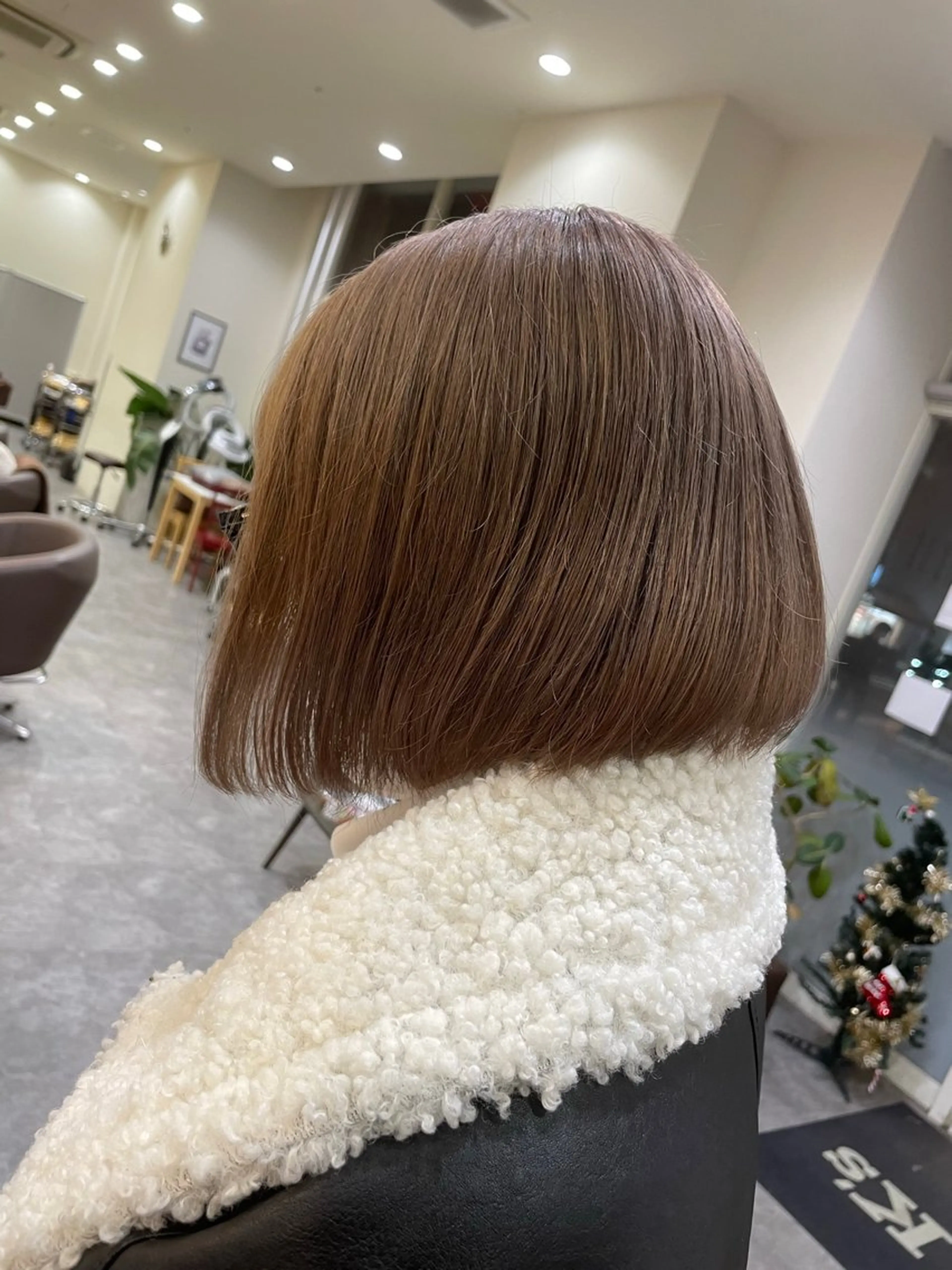 ショート カラー 透明感カラー グレージュ ヘアカラー トリートメント Amour なぐらのヘアスタイル