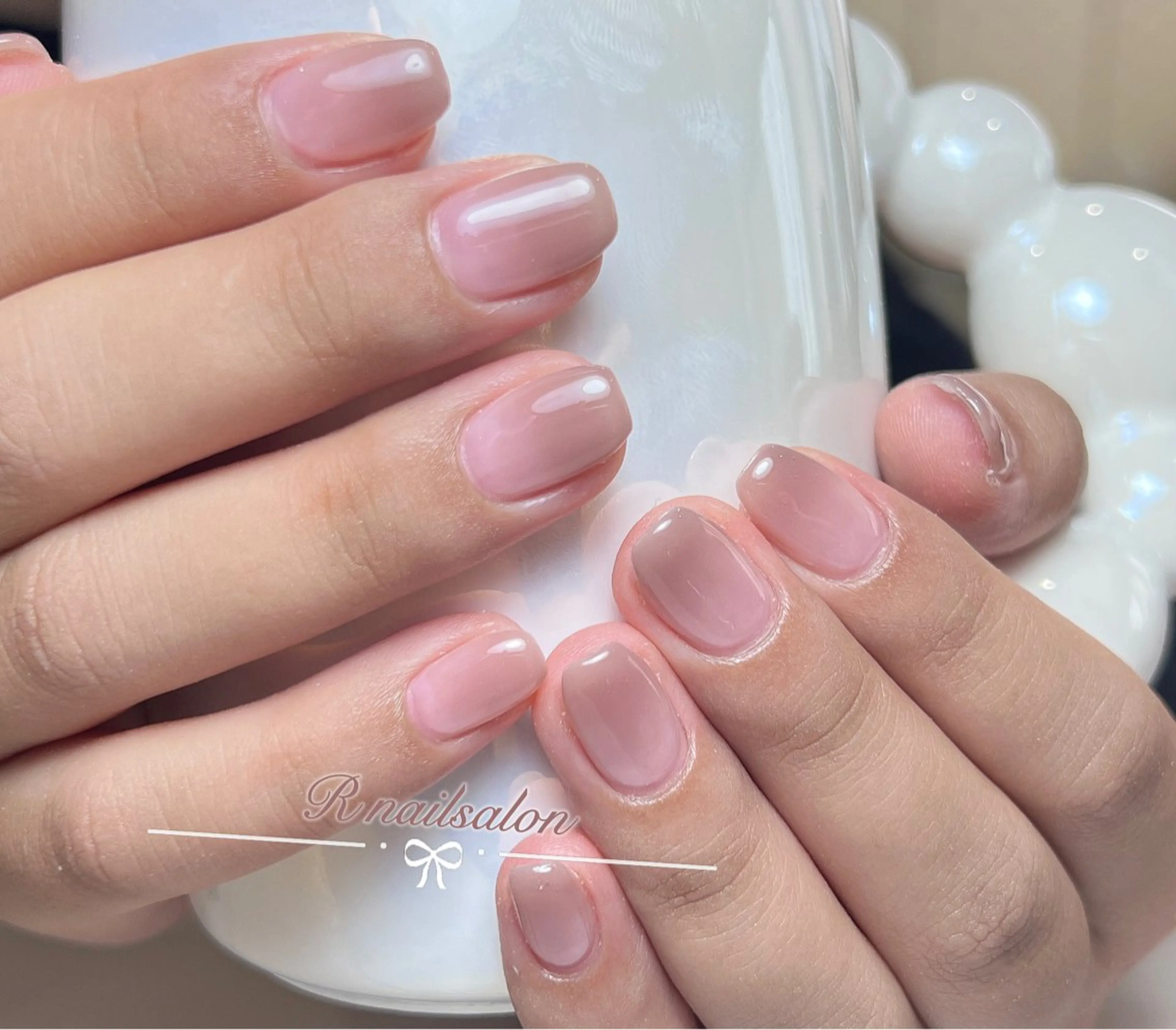 ミディアム R NAILSALONのネイルデザイン