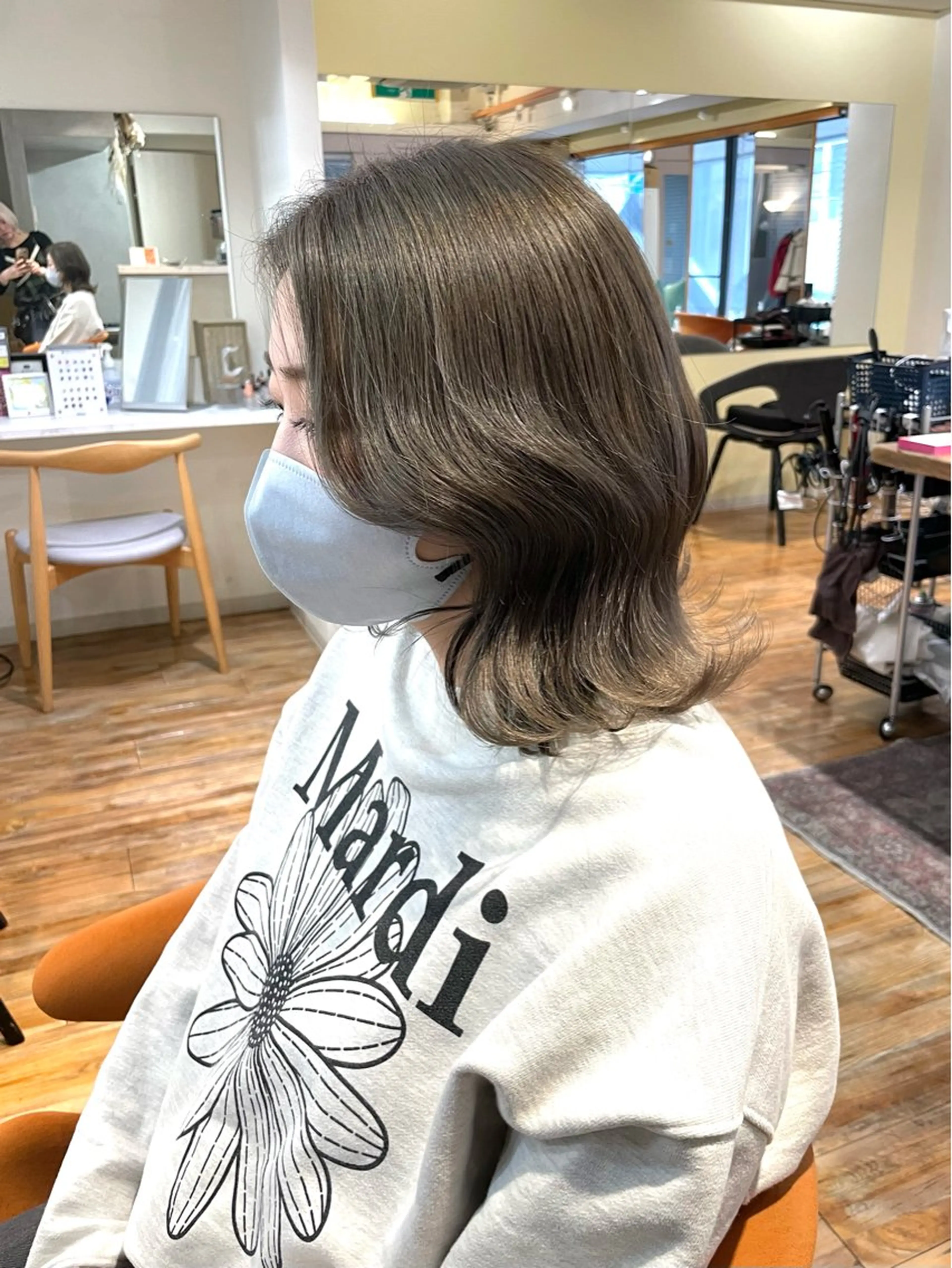 ミディアム カラー カット ヘアカラー トリートメント akane .のヘアスタイル