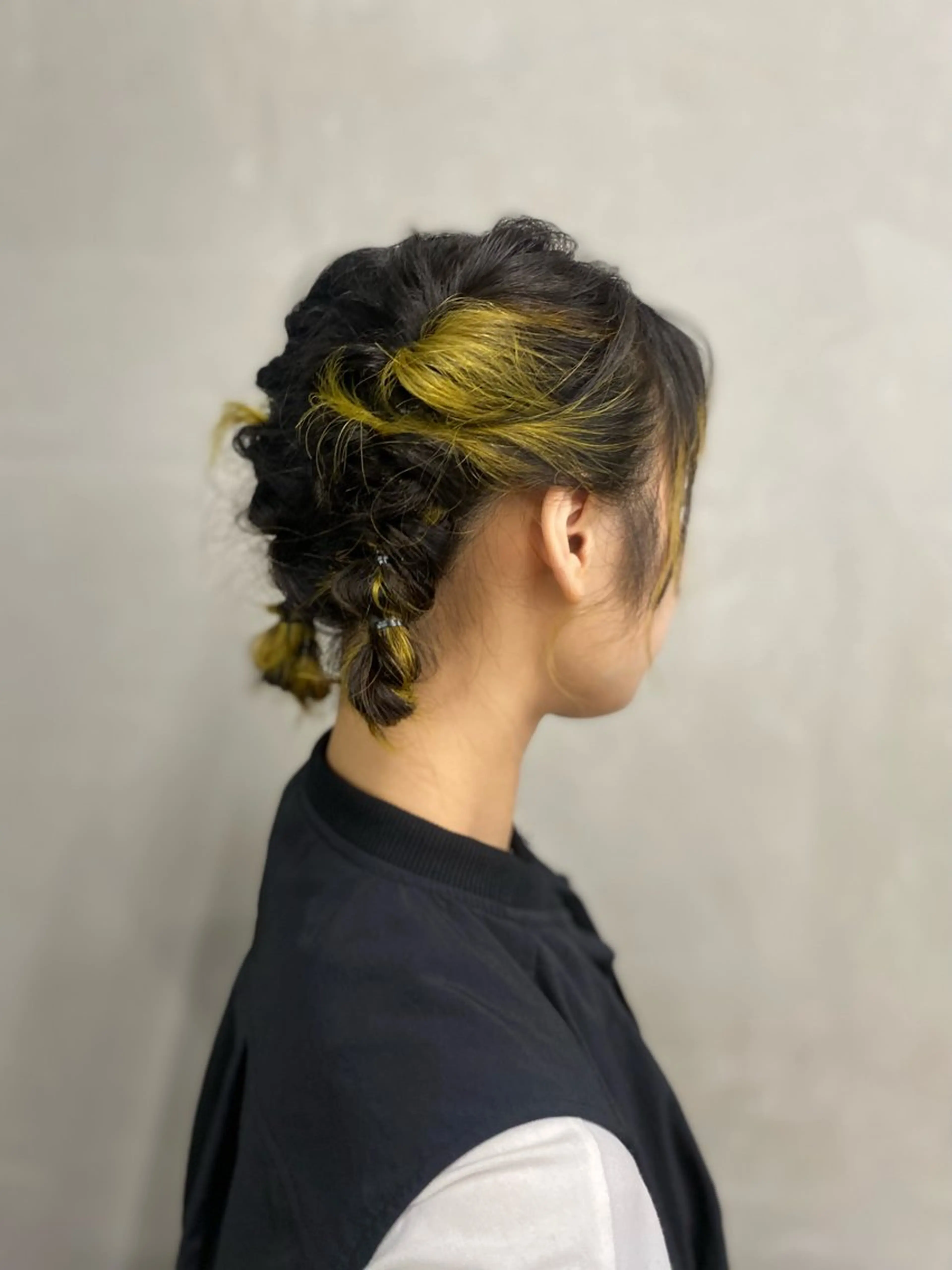 ミディアム カラー ヘアアレンジ 結婚式・ブライダル デザインカラー 簡単アレンジ 浴衣 ヘアセット mina 🌷のヘアスタイル