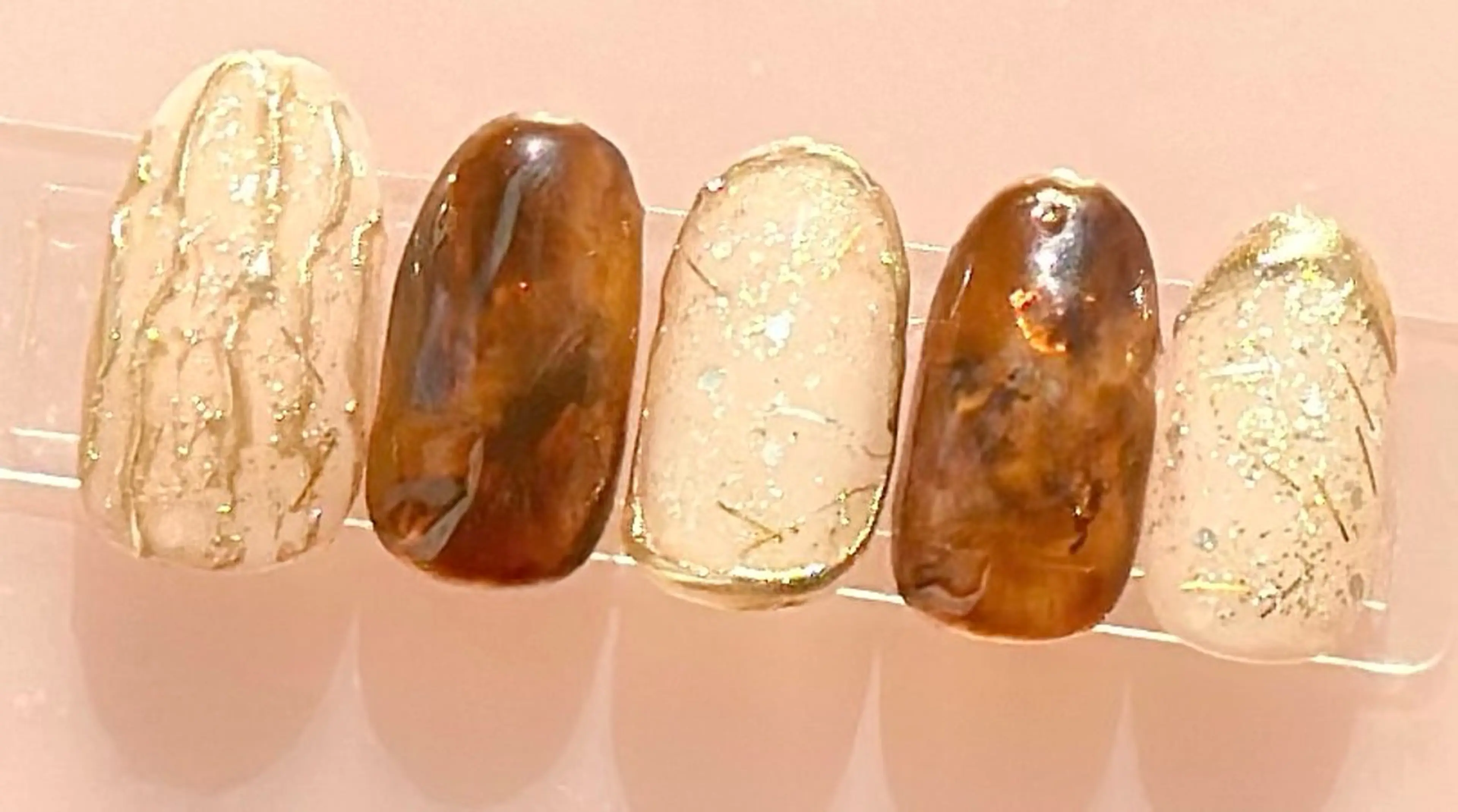 ネイル べっ甲ネイル ニュアンスネイル nailsalon oluoluのネイルデザイン