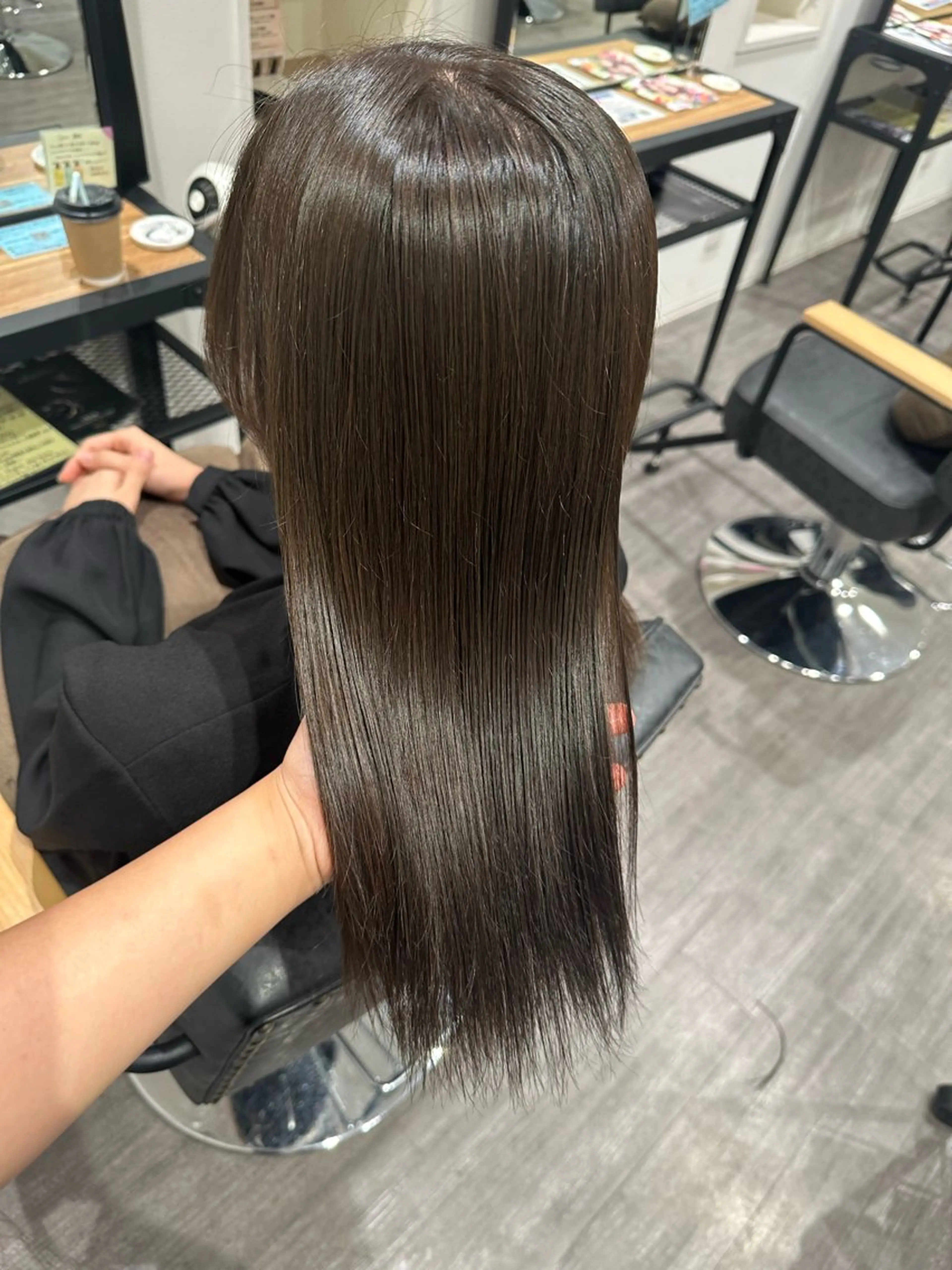 セミロング カラー アッシュ アッシュグレー アッシュグレージュ グレージュ オリーブアッシュ カット ヘアカラー トリートメント 艶髪レイヤー上田 紗也🇰🇷💗のヘアスタイル