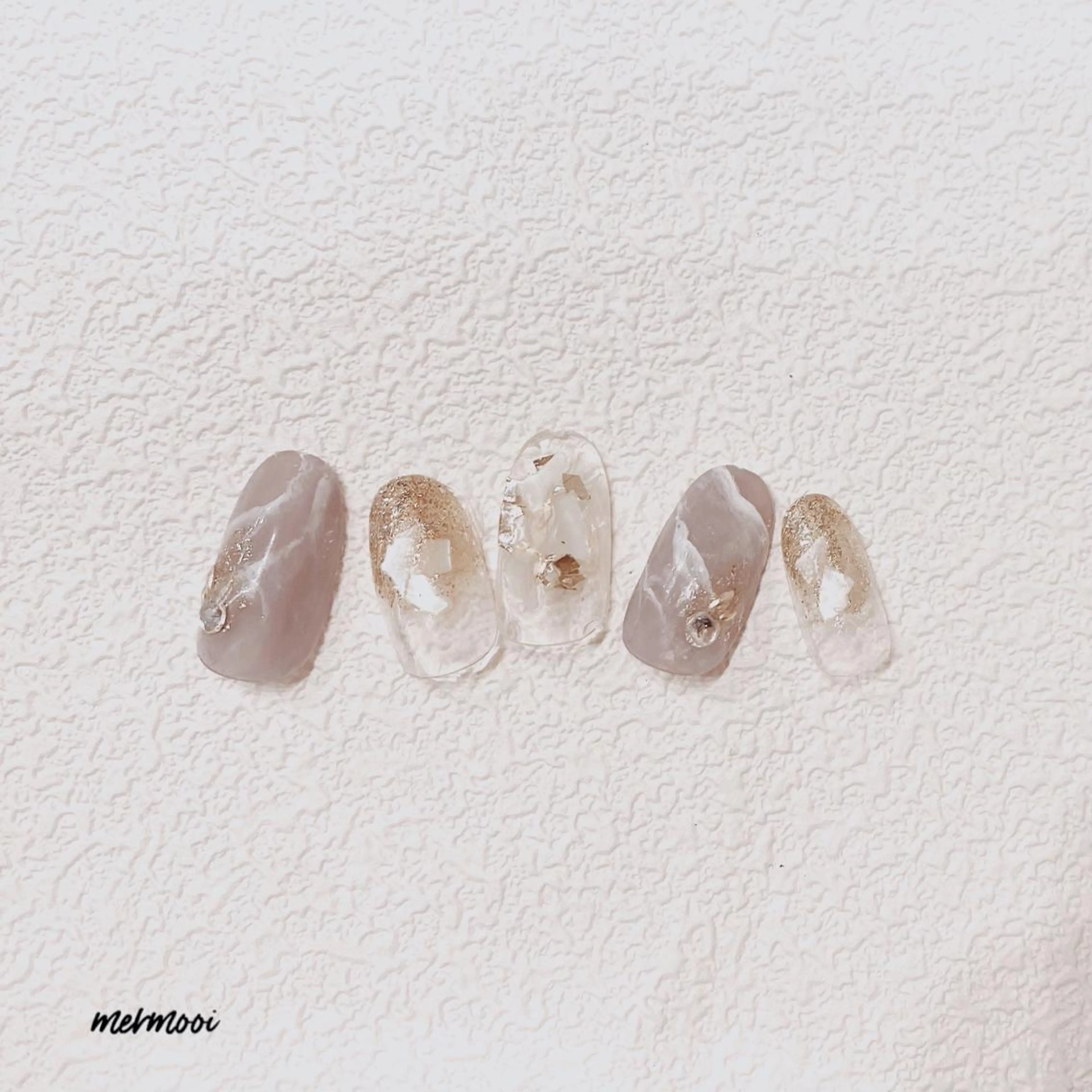 ネイル ジェルネイル ゴールド 大理石ネイル(マーブル) ニュアンスネイル パープル melu所属・melu yukikoのネイルデザイン