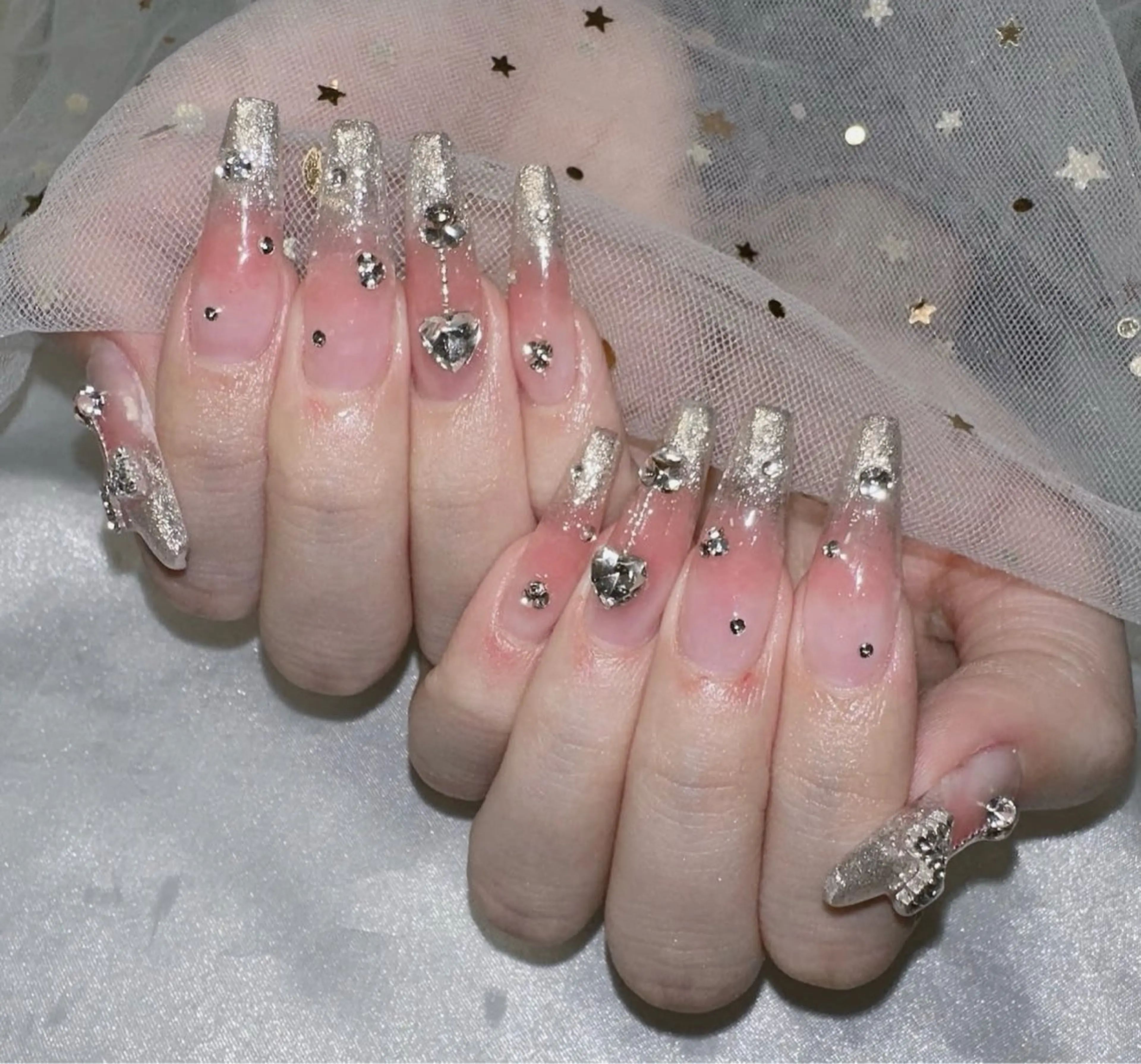 ネイル グラデーション キラキラネイル ワンカラーネイル 冬ネイル Jenn Nail Salonのネイルデザイン