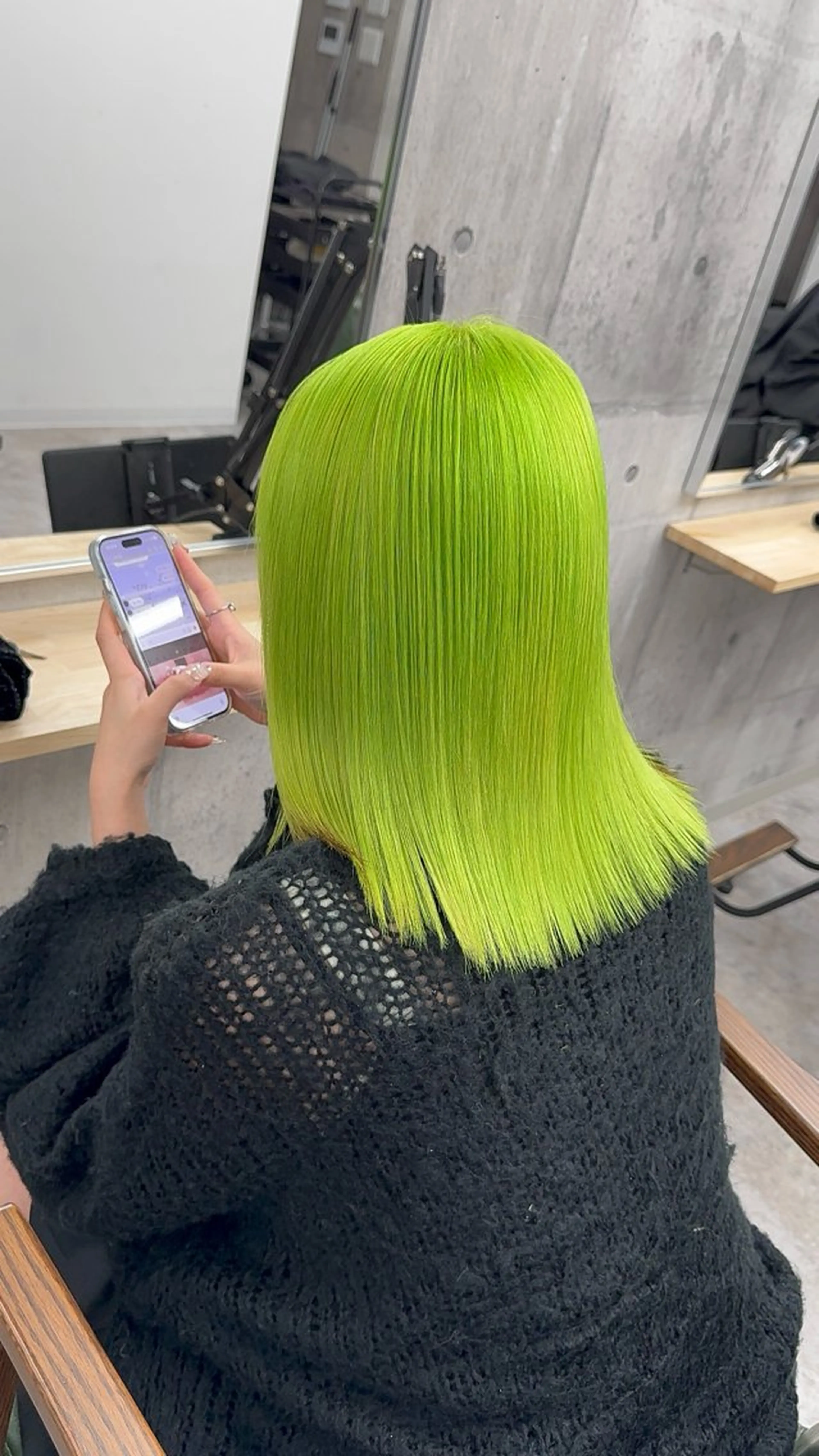 セミロング ヘアカラー モニカ本店所属・矢吹 ケビン 栄ハイトーンのヘアスタイル