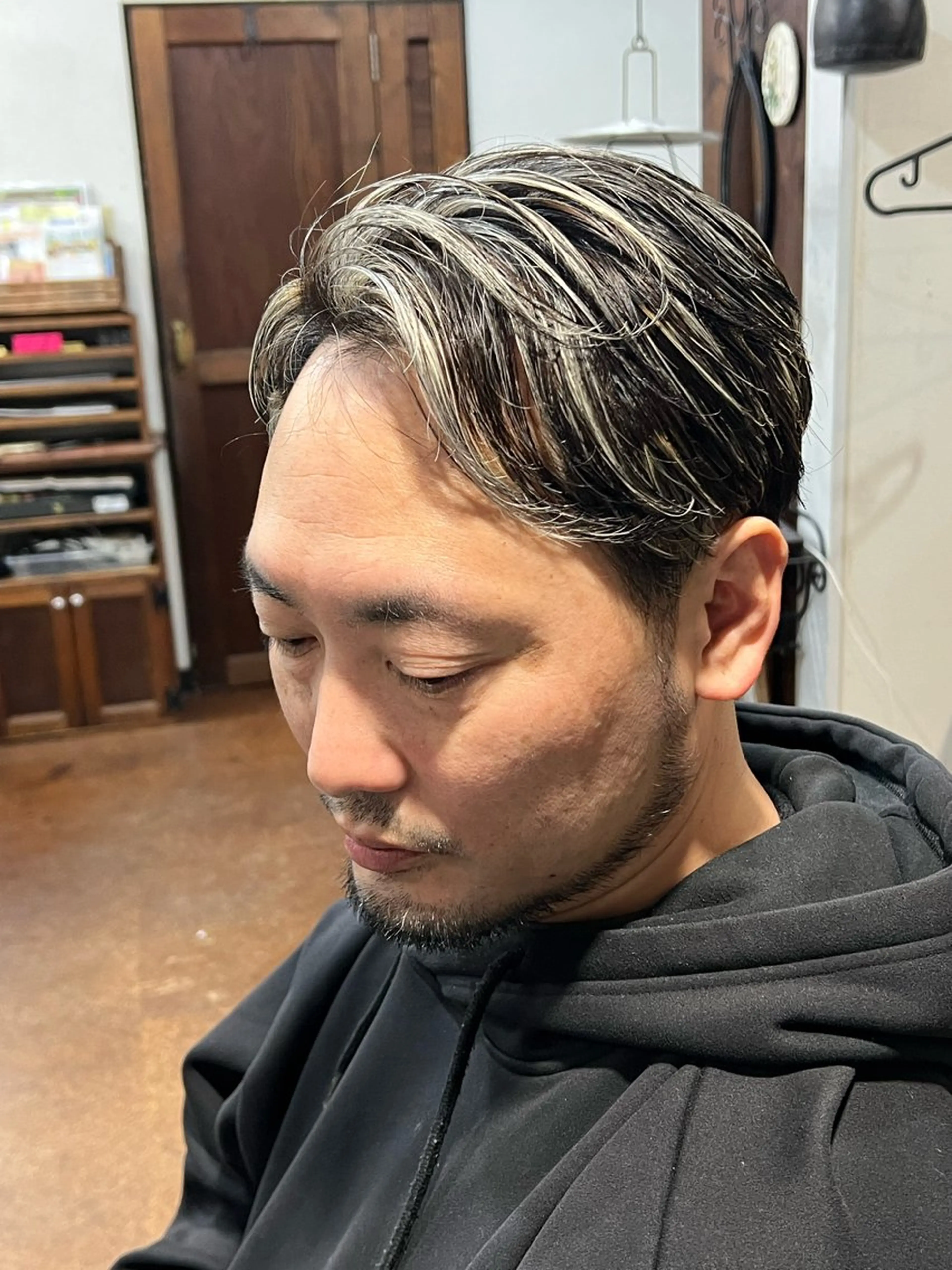 カラー メンズ メンズメッシュ ベージュカラー メッシュ ホワイトベージュ Hair salon en所属・小松崎 翔太のヘアスタイル