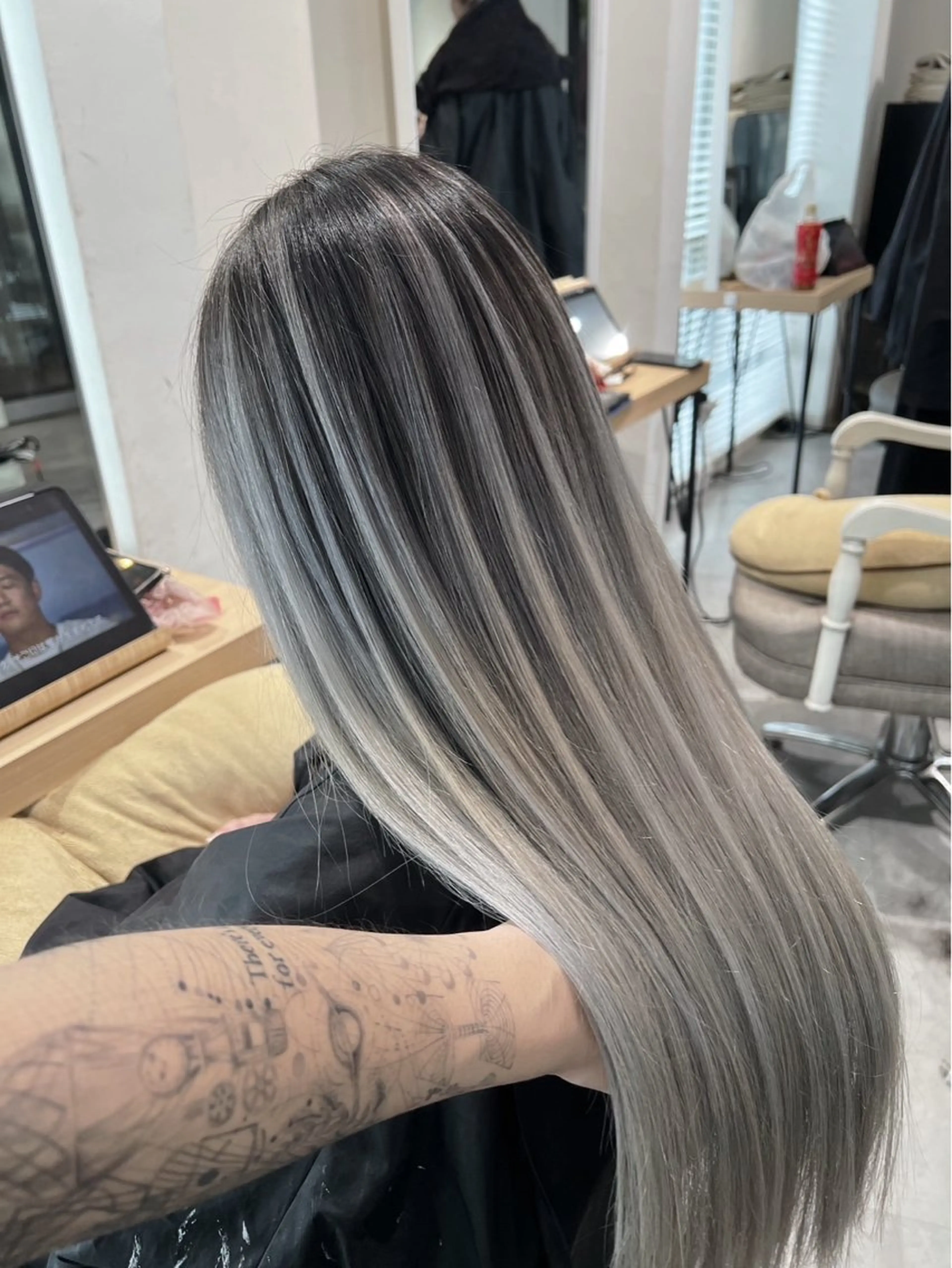 ロング カラー バレイヤージュ グレージュ レイヤーカット ヘアカラー トリートメント ROBIN所属・指名数No.1 /NAOYAのヘアスタイル