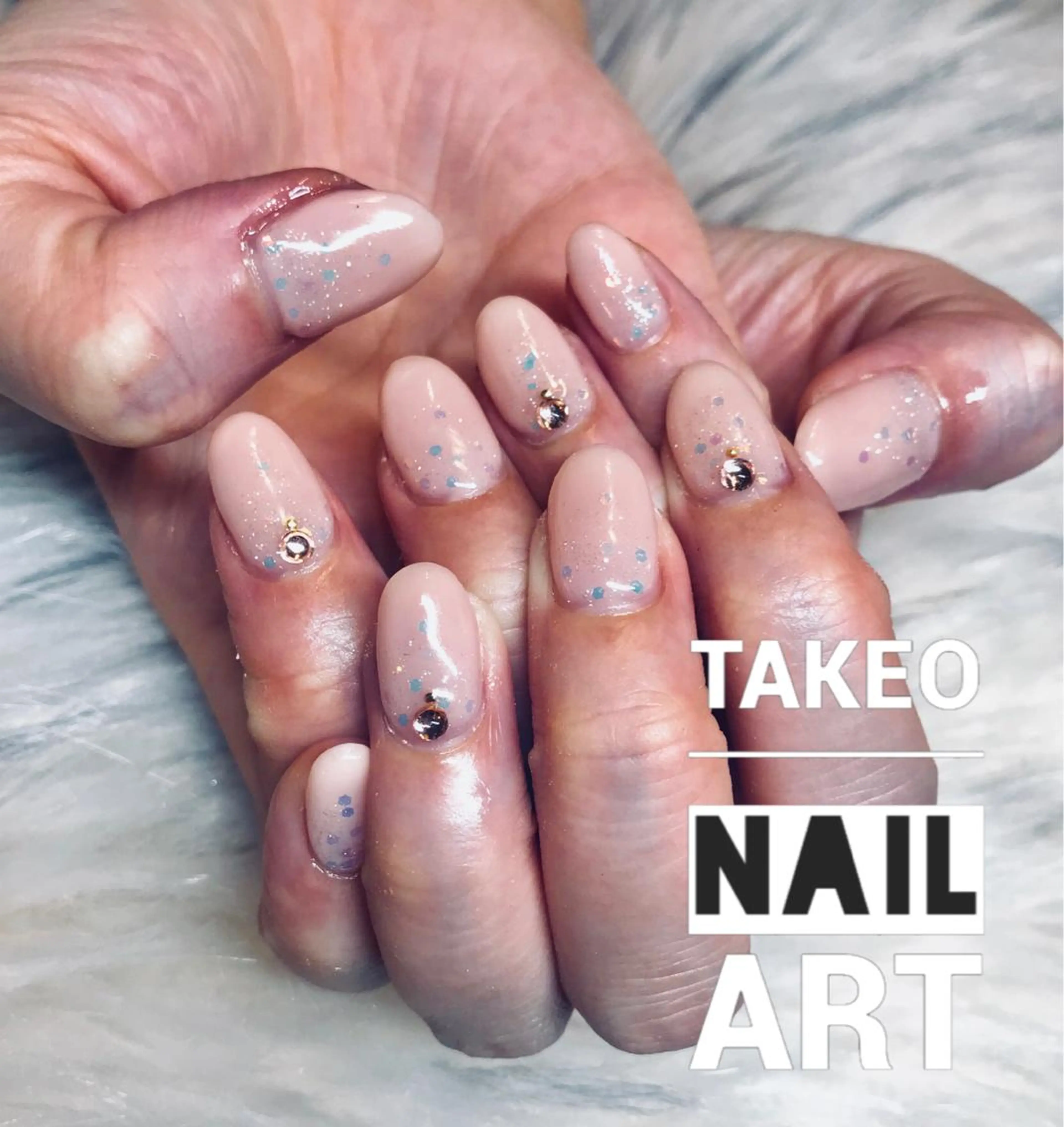 ミディアム ネイル グラデーション ハンドネイル ハンドケア nail&eye Aoのマツエク・マツパデザイン