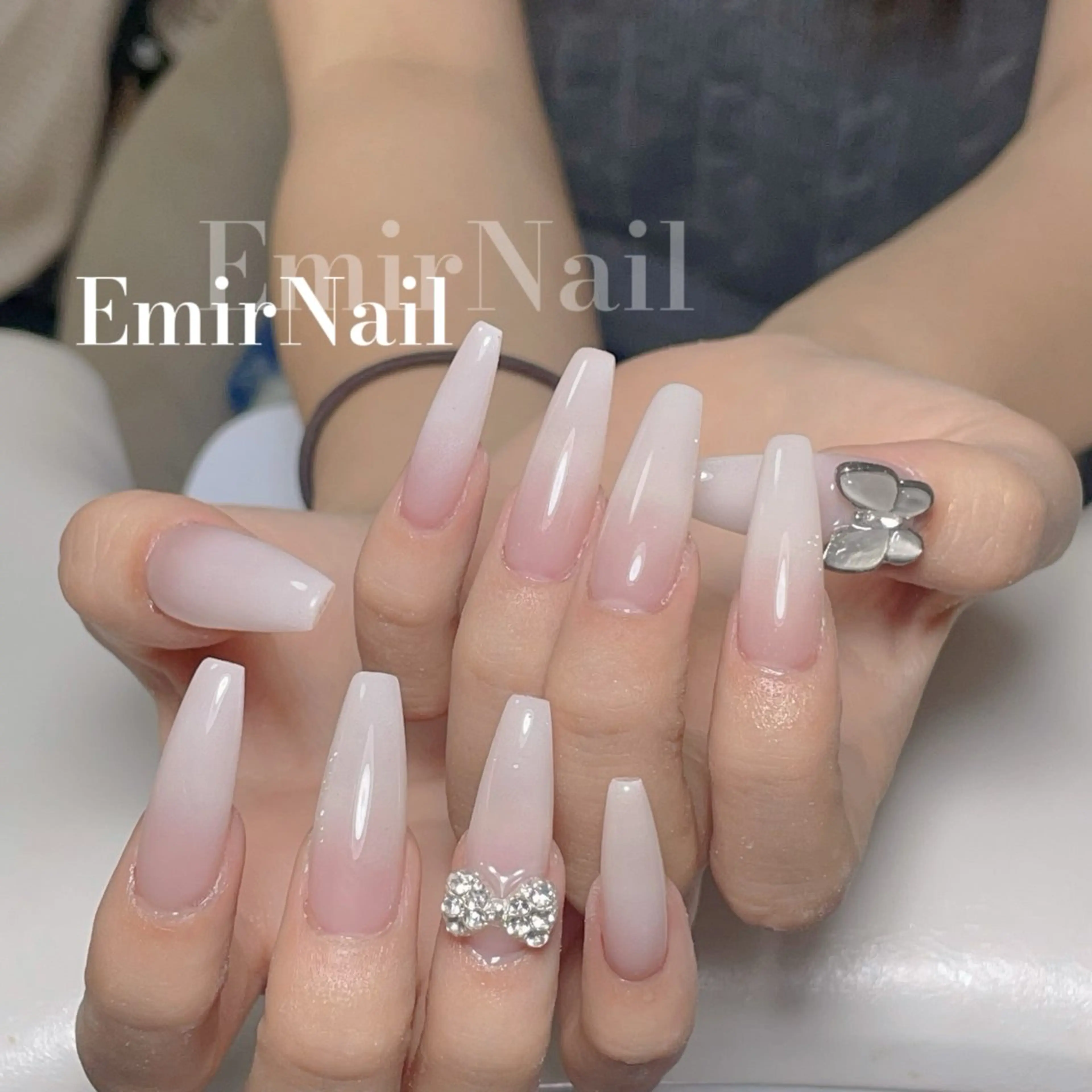 オフ無料🫶🏻グラデーションネイル💅の写真