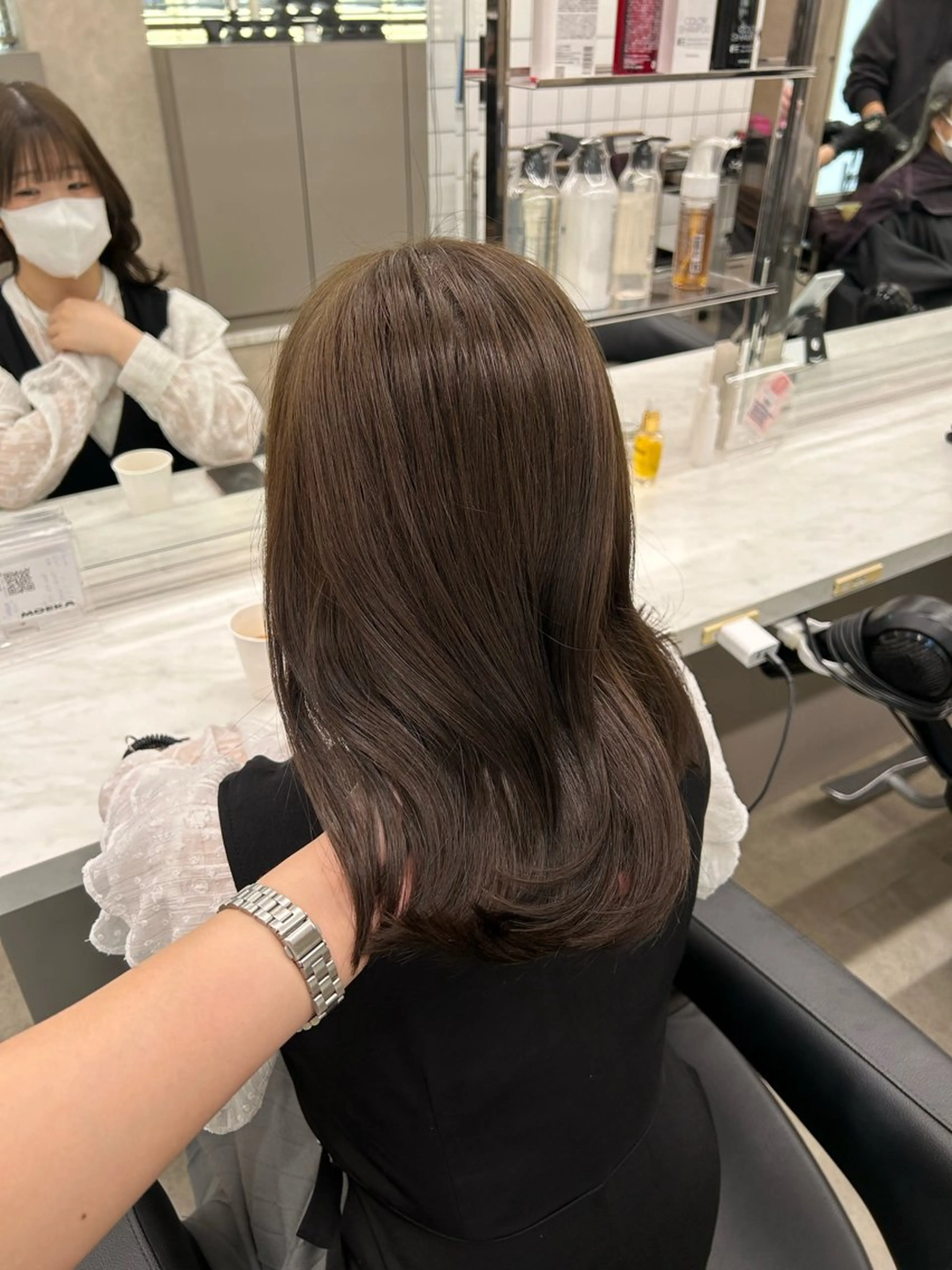 カラー ヘアカラー トリートメント 透明感ベージュ🤎 ナチュラルレイヤーのヘアスタイル