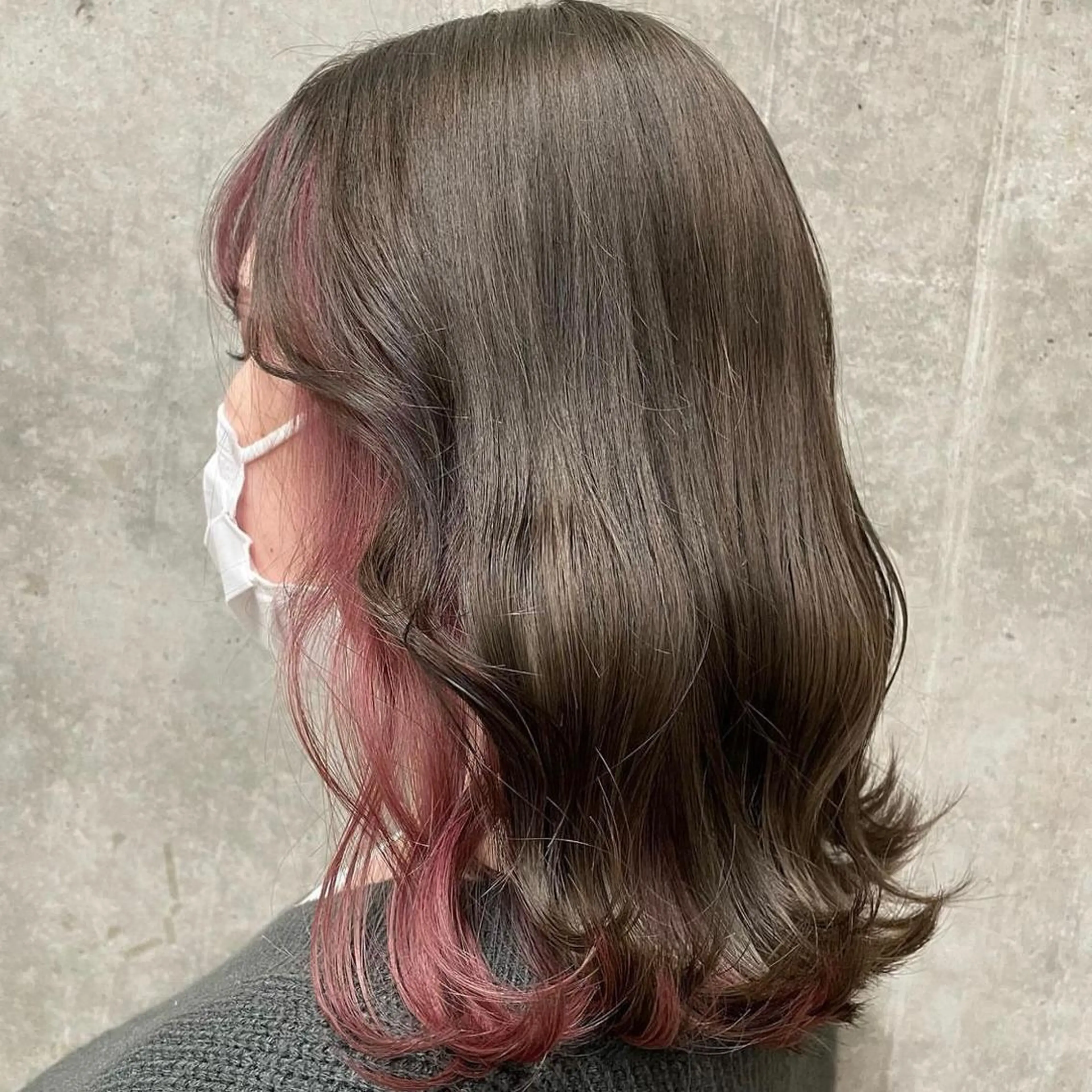 セミロング カラー 横山 千夏のヘアスタイル