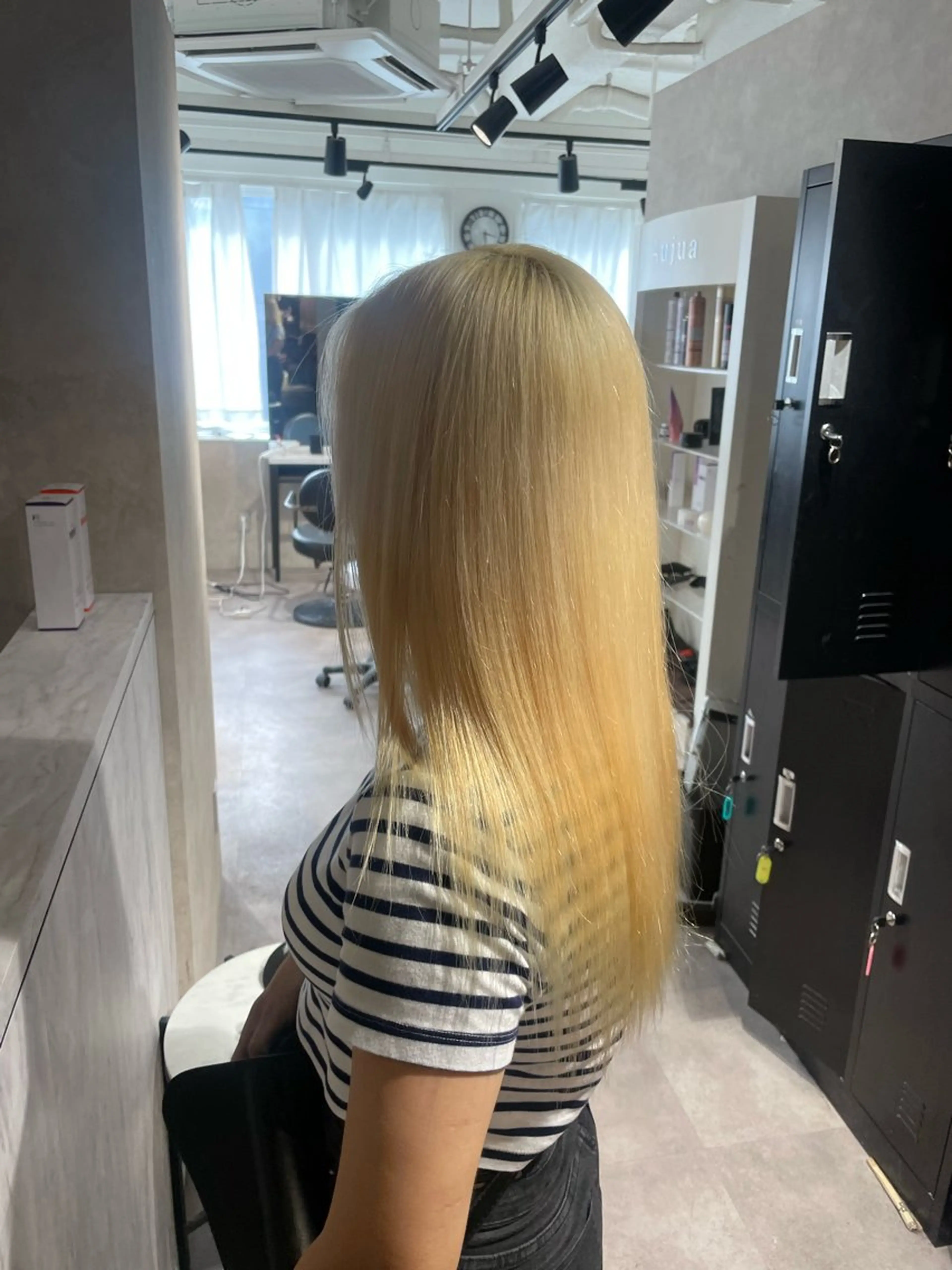 ロング カラー 抜きっぱなしブロンド 🇰🇷ハイトーン× 韓国レイヤー레이어드のヘアスタイル