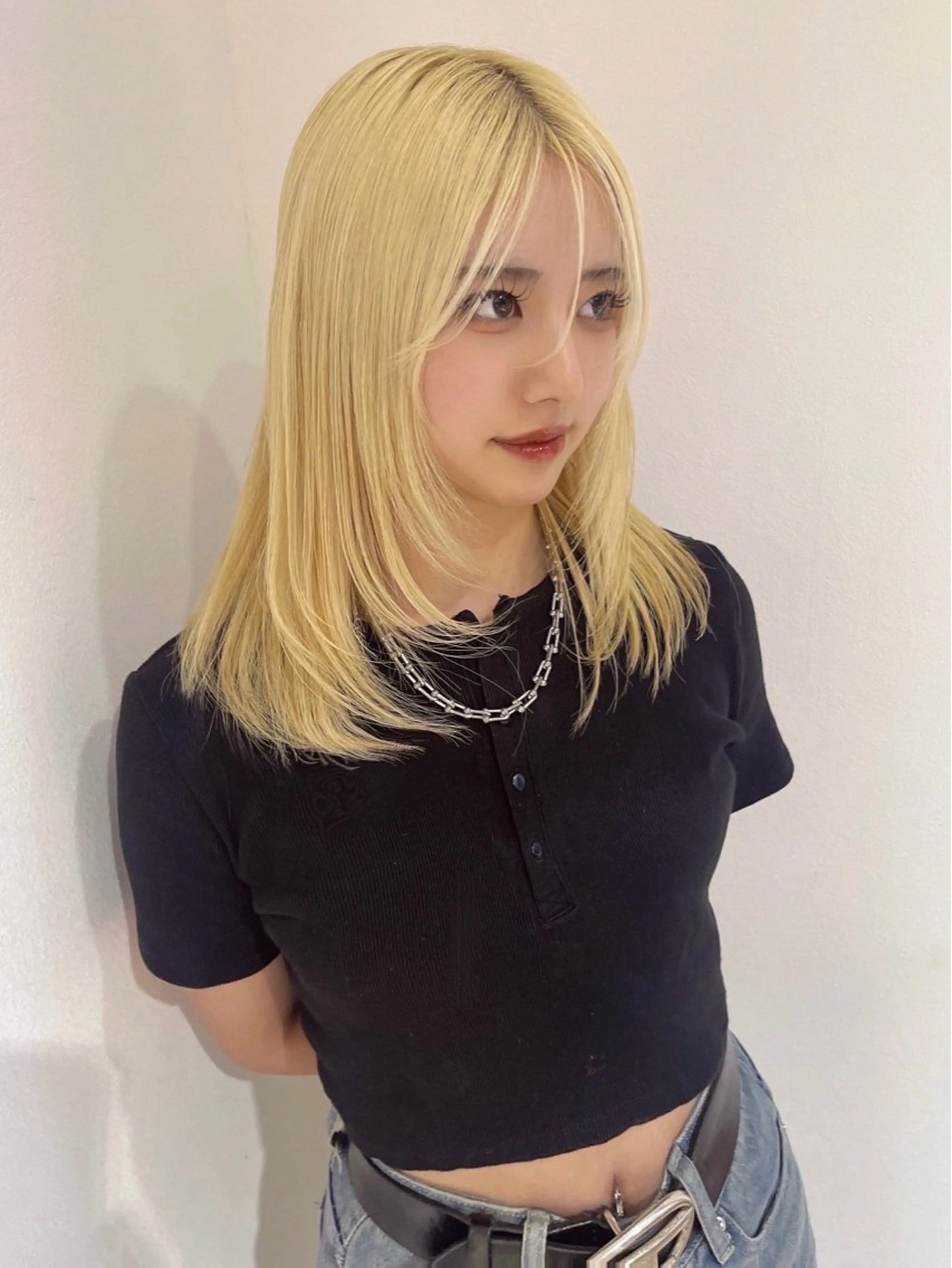 ミディアム カラー アッシュ ベージュカラー ブリーチ 透明感カラー ダブルカラー カット ヘアカラー レイヤー /髪質改善/ariのヘアスタイル