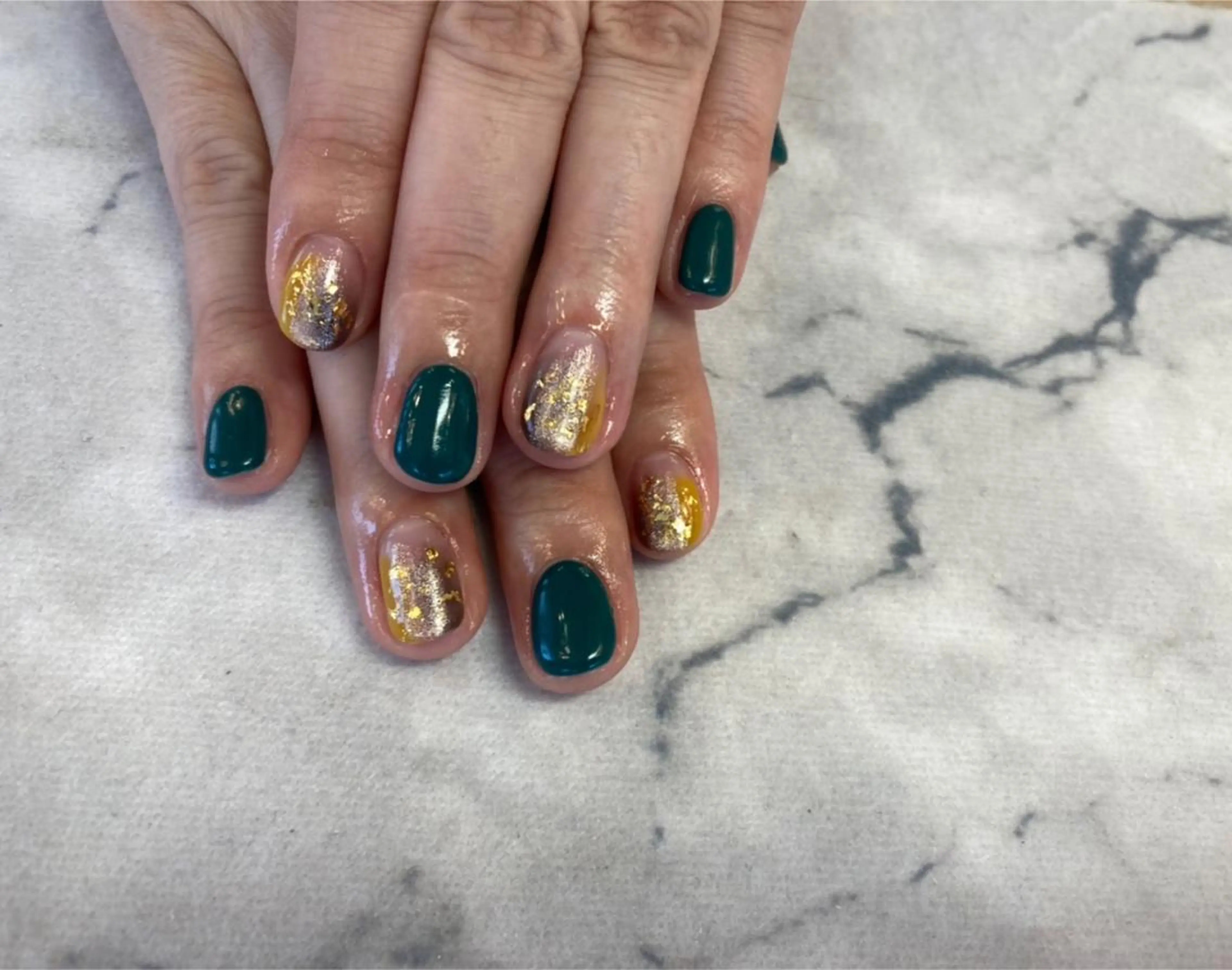 ネイル ネイルリボン 受付スタッフのネイルデザイン