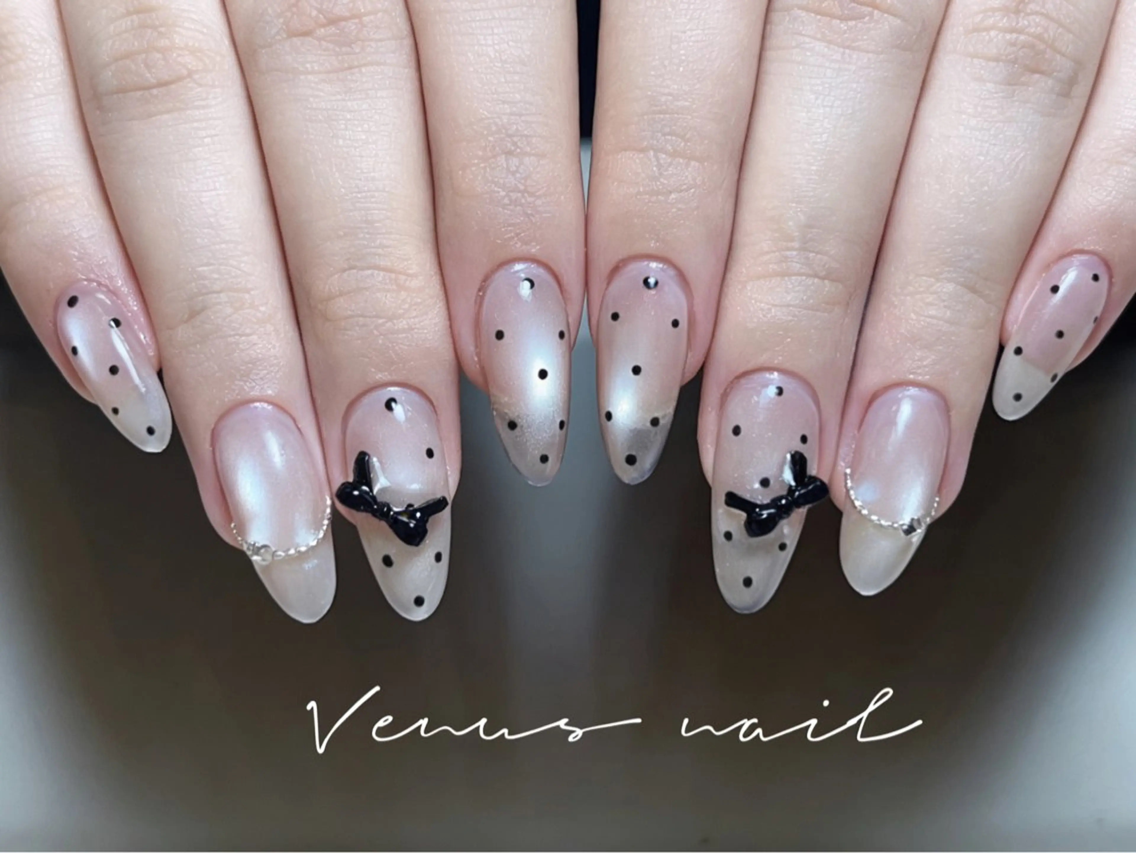 ネイル ドット ハンドネイル venus nail所属・venus nail チップ長さ出し専門店のネイルデザイン