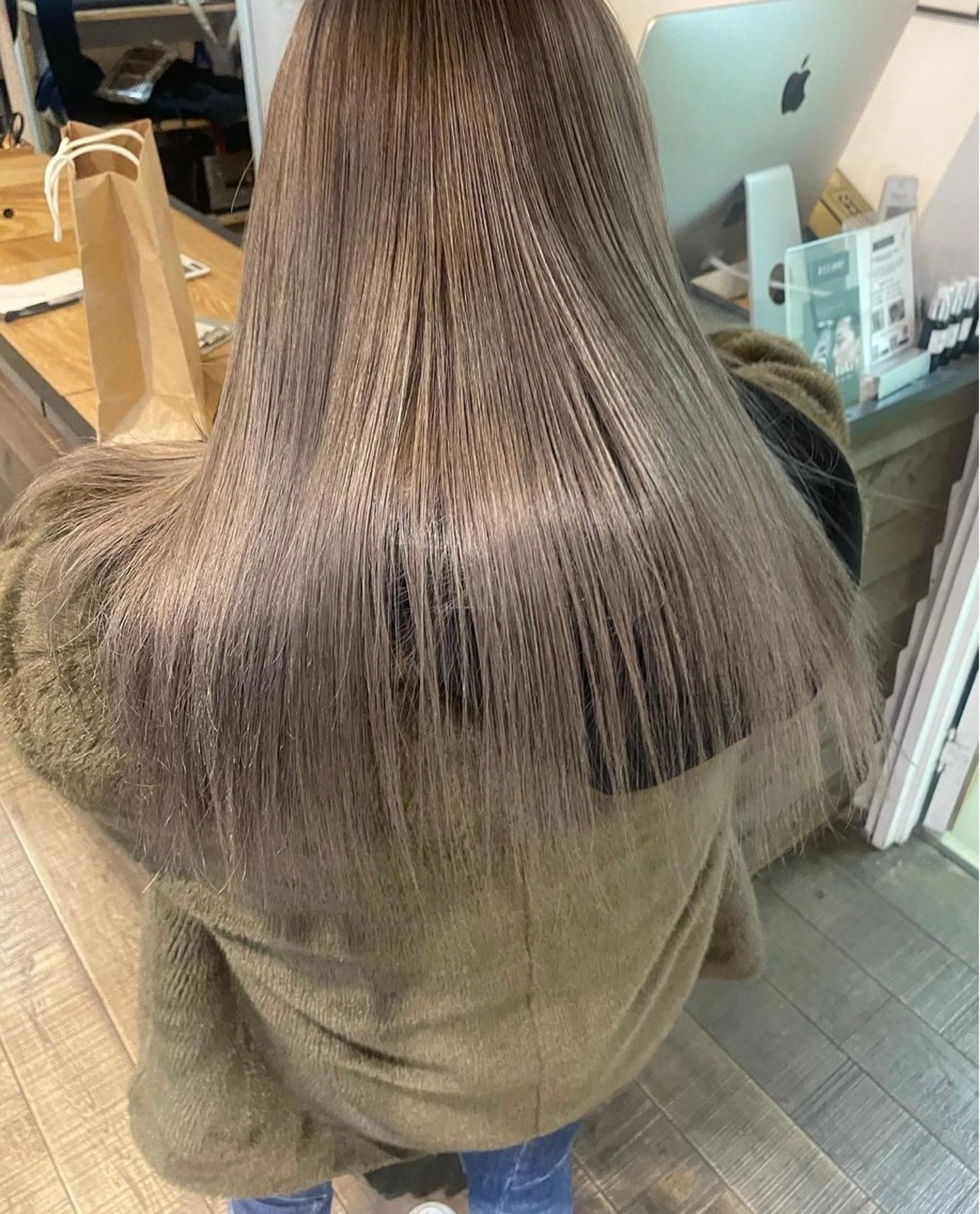 ロング カラー ダブルカラー グレージュ RINA ブリーチ / 海外レイヤーのヘアスタイル