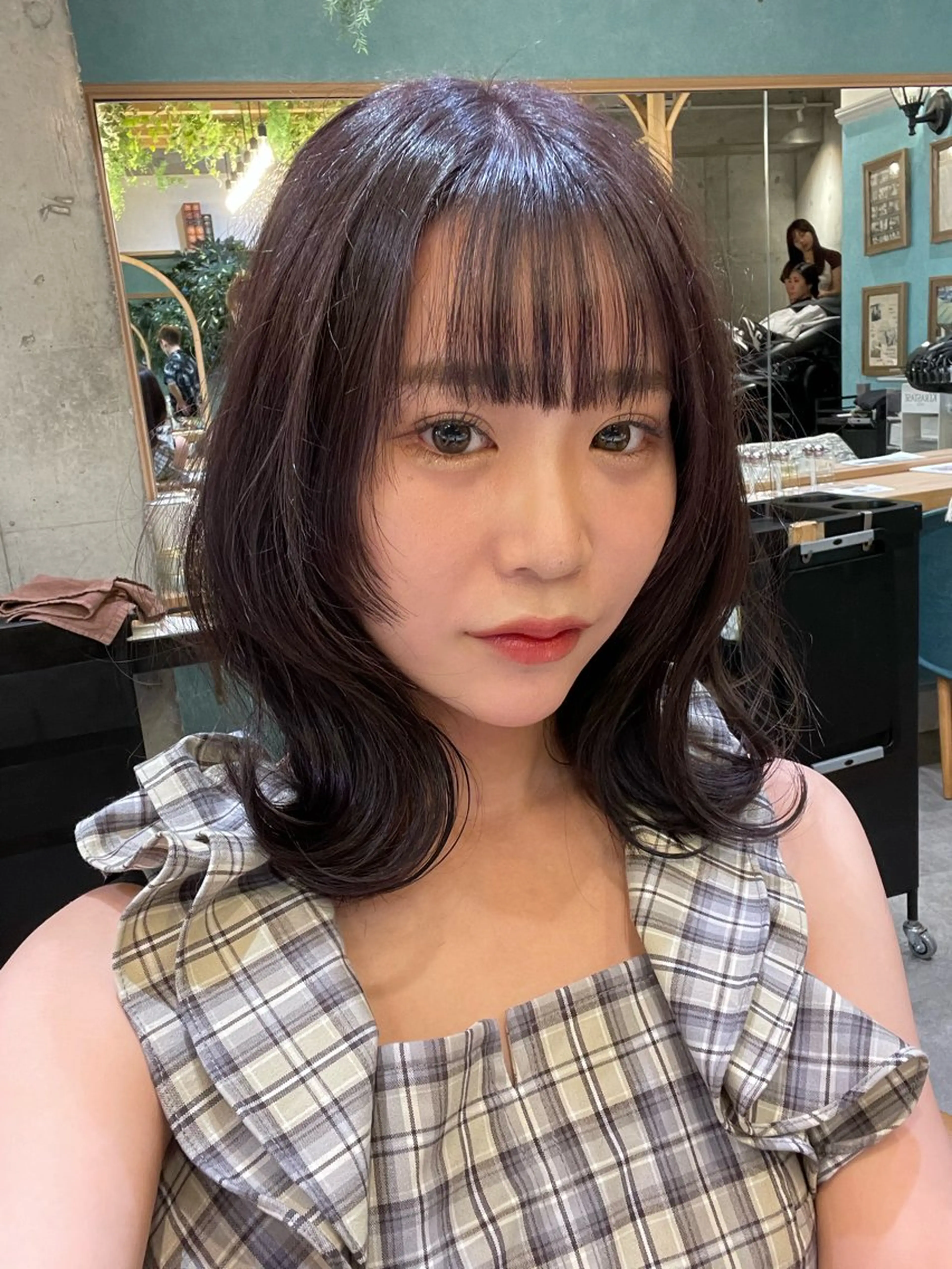 ミディアム カット ヘアカラー トリートメント 山本翔一郎 韓国顔周りレイヤーのヘアスタイル