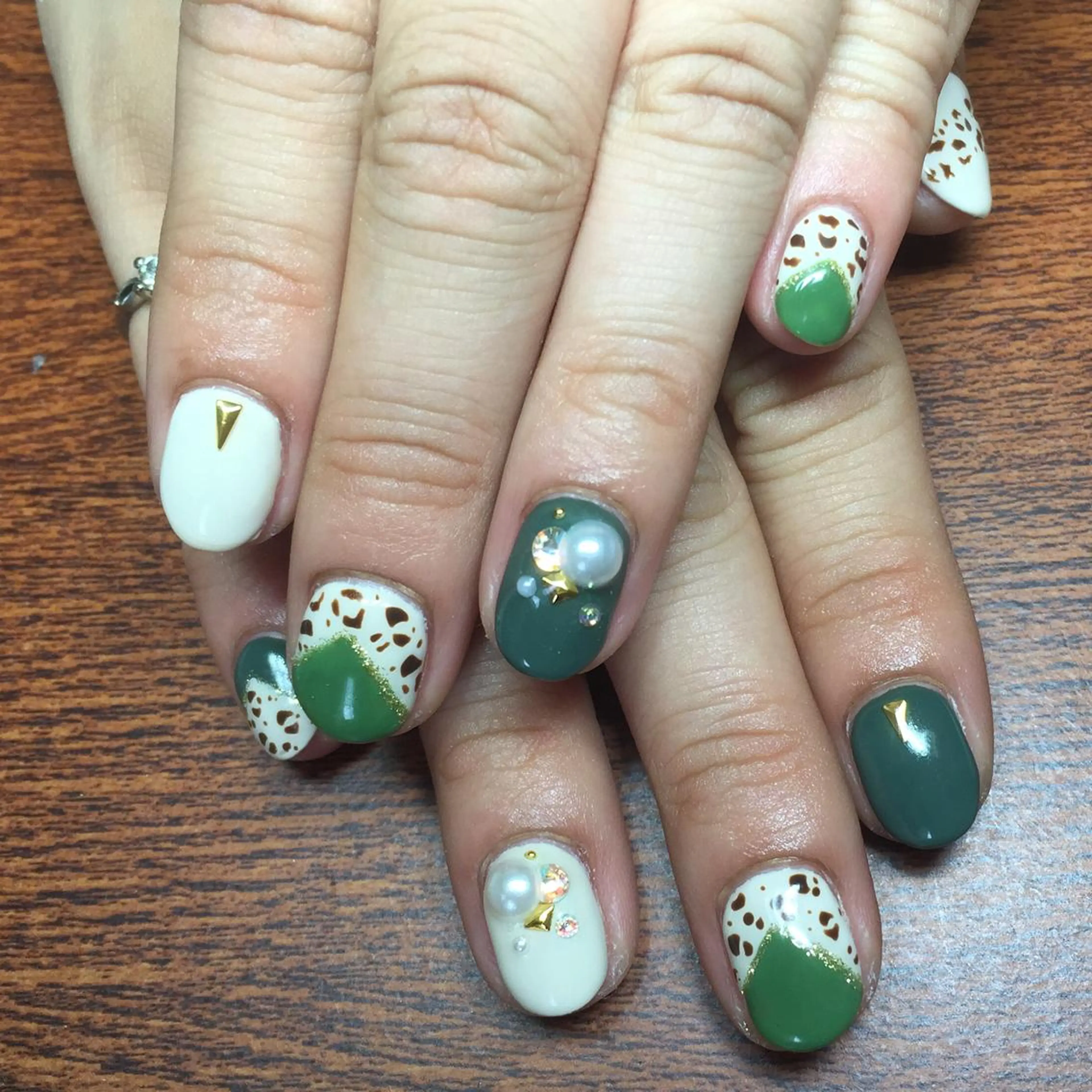 ネイル アニマル柄 ジェルネイル 石山 大策のネイルデザイン