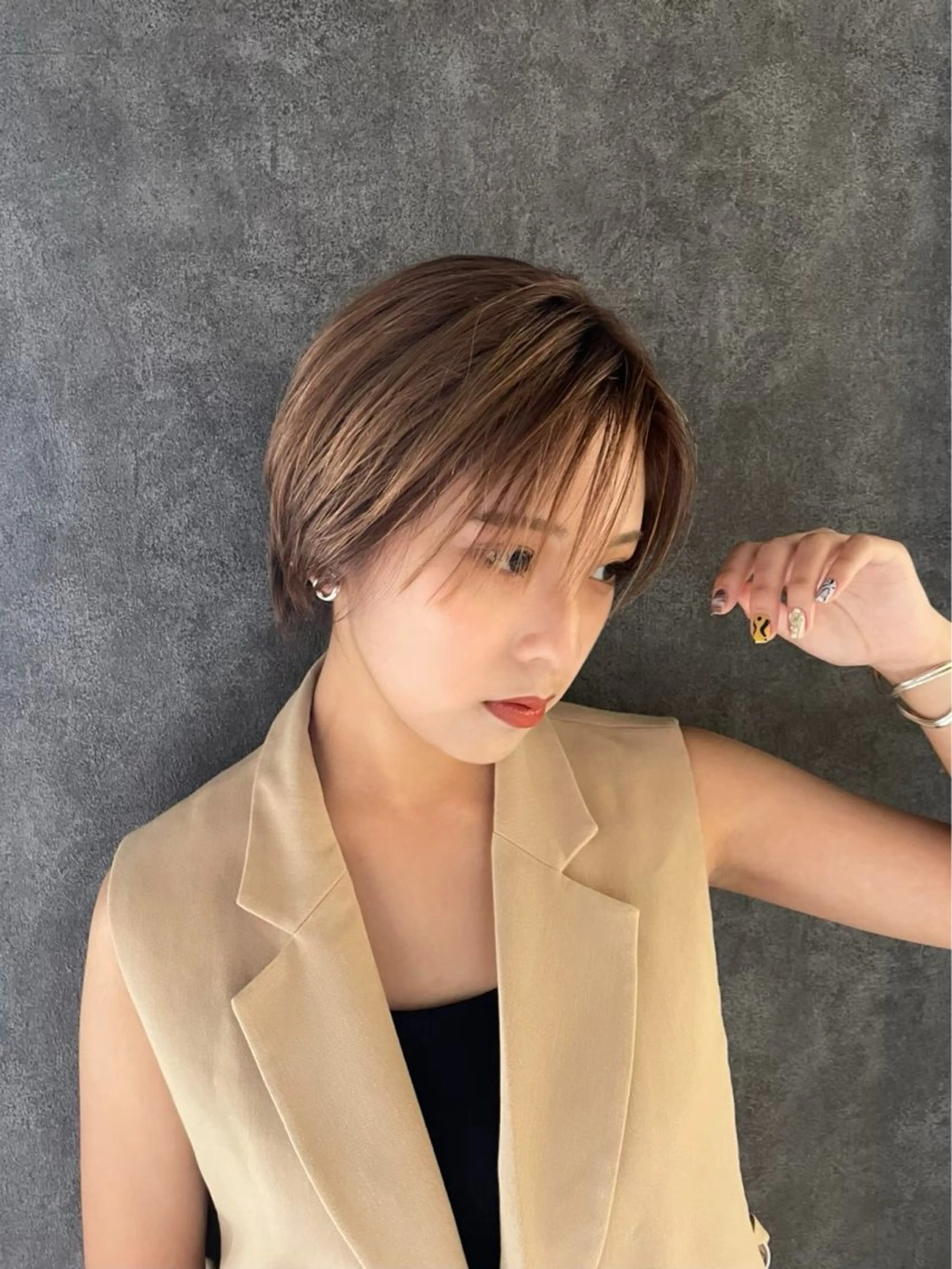 ショート カラー 堀 偉月のヘアスタイル