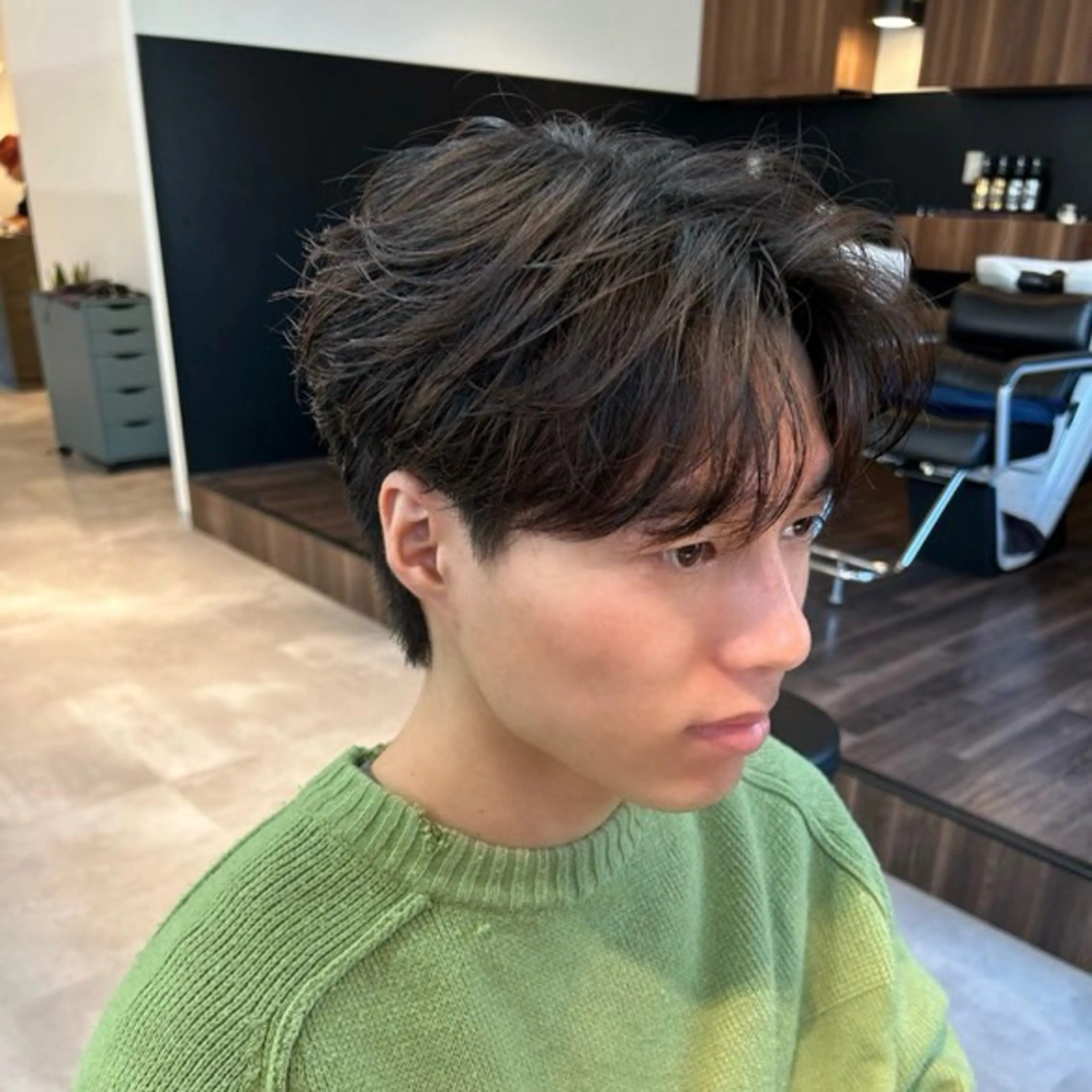 パーマ メンズ フェザーパーマ カルマパーマ メンズ韓国風 メンズパーマ メンズショート カット パーマ 男の理想を叶える🔥 メンズパーマ特化｜関のヘアスタイル