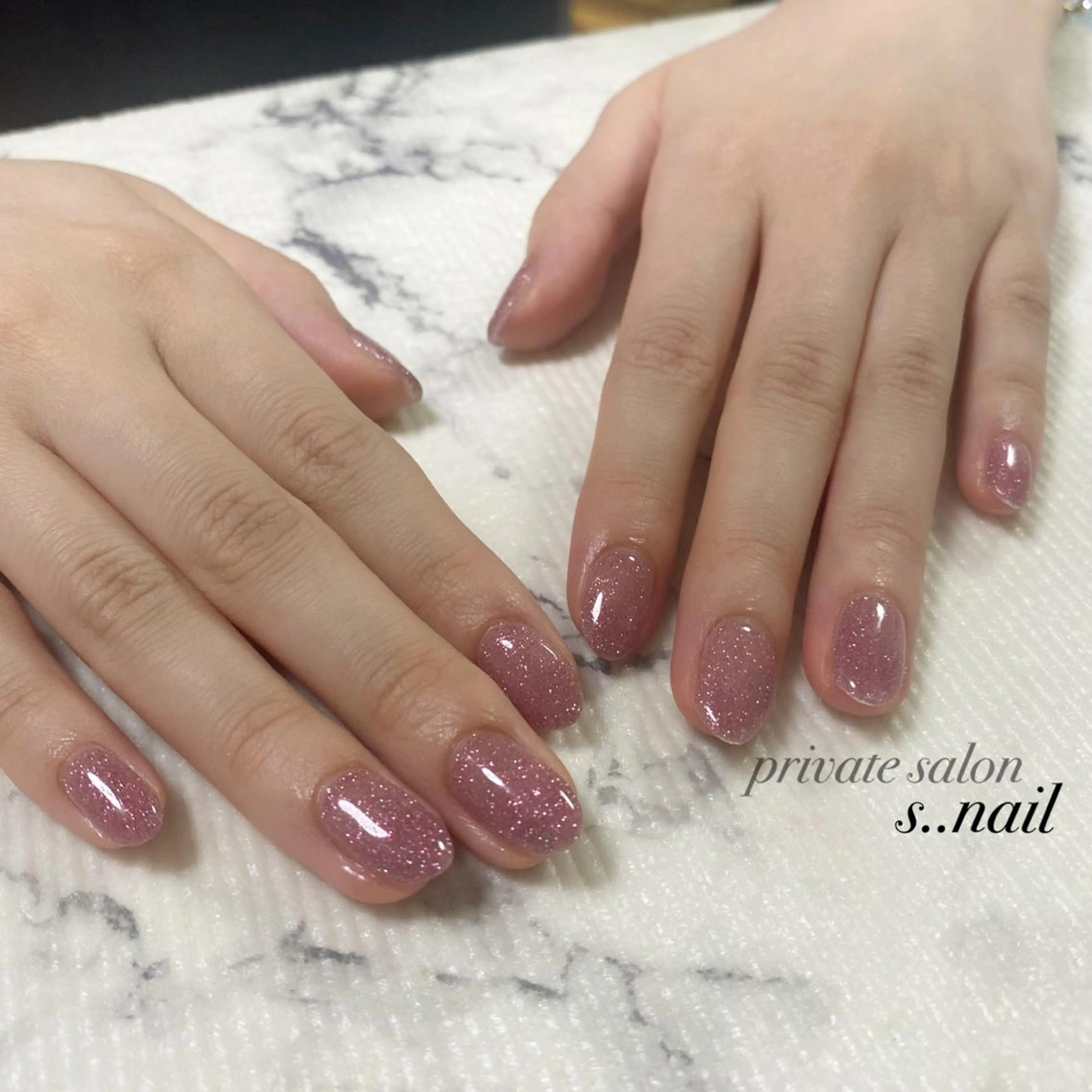 ネイル ラメ(グリッター) ピンク パープル ハンドネイル フットネイル s..nail / MORITAのネイルデザイン