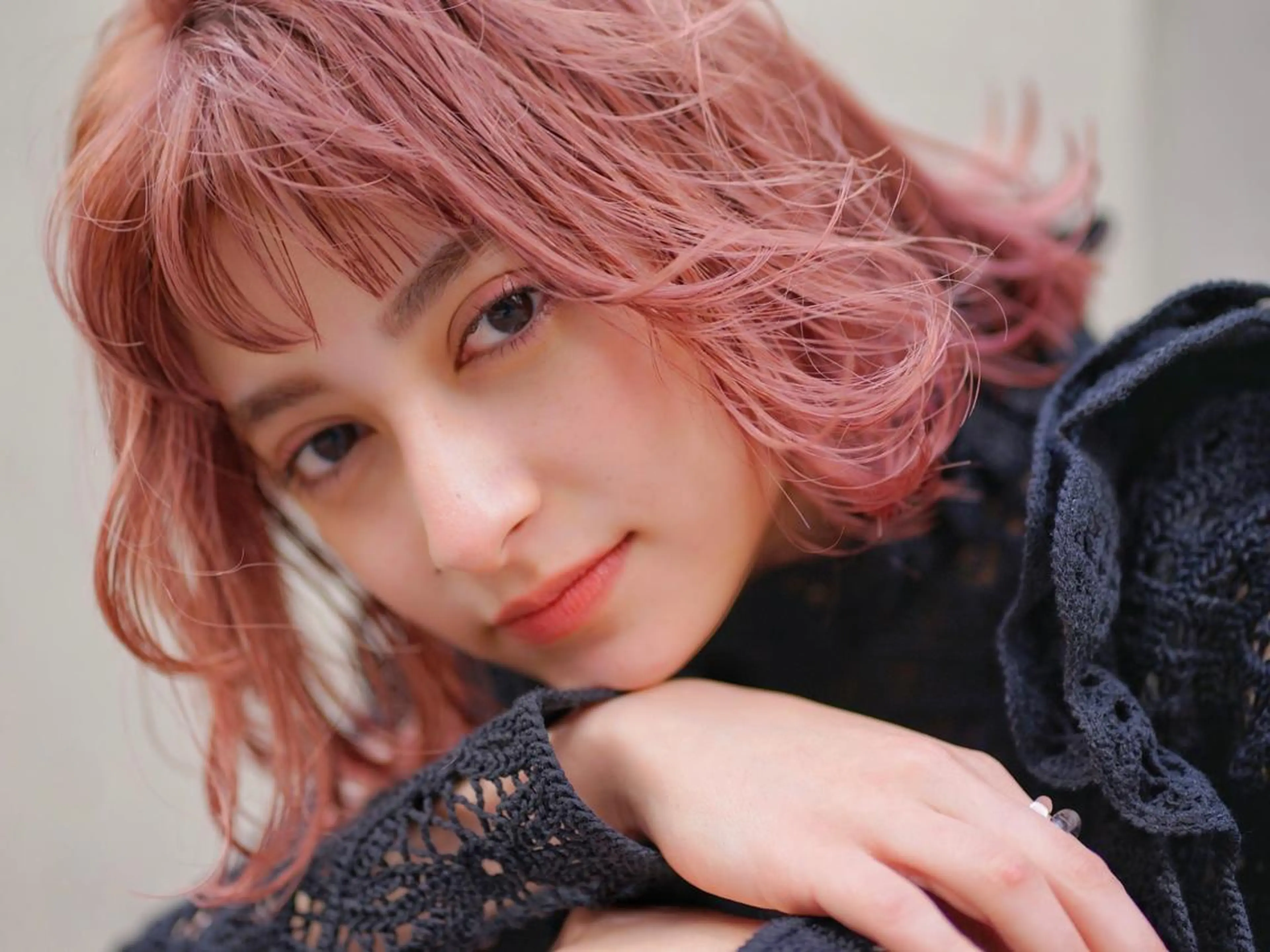 セミロング カラー パーマ ヘアアレンジ アディクシーカラー アッシュ バレイヤージュ ベージュカラー ブリーチ newi grande 横浜店のヘアスタイル