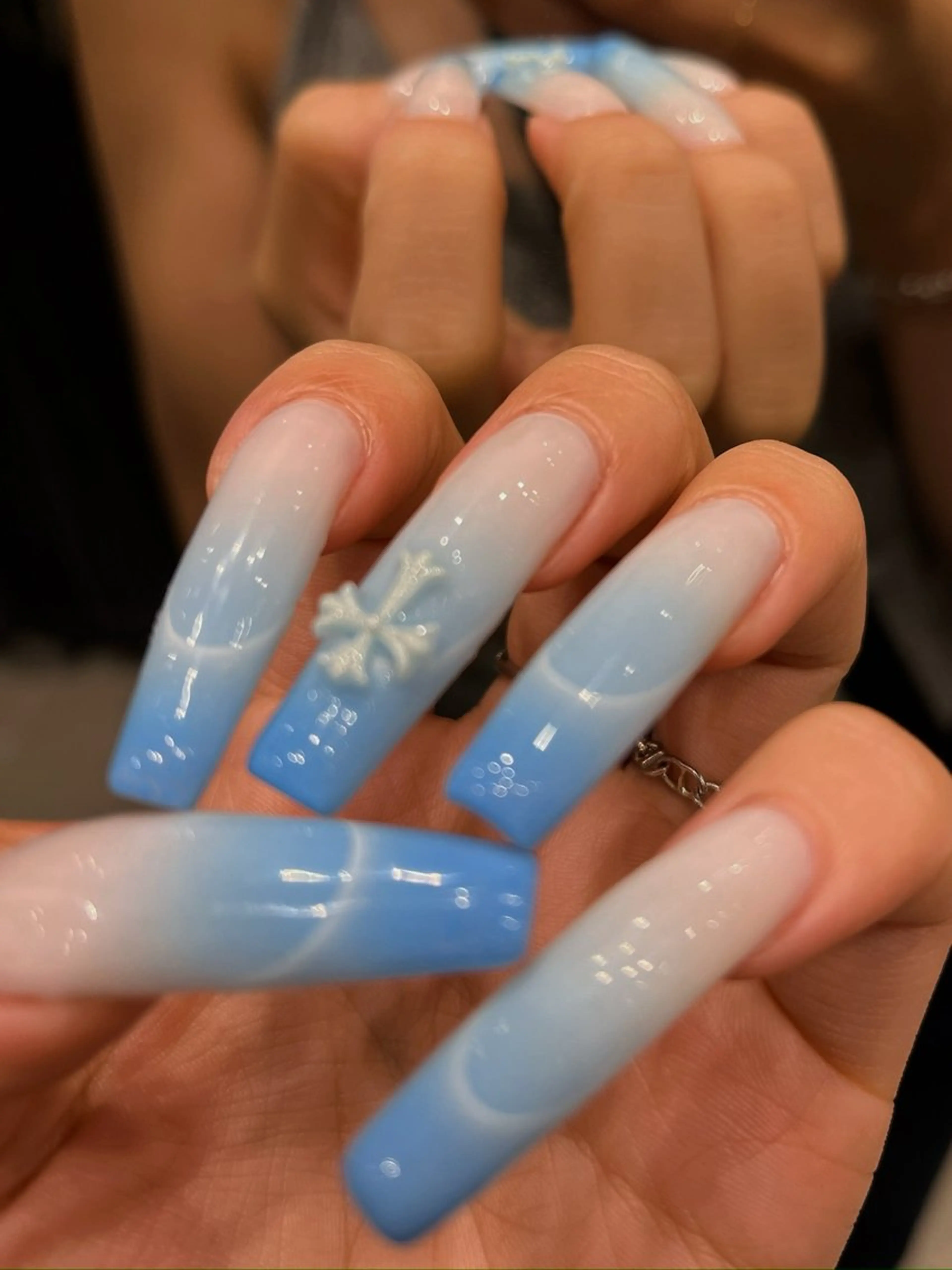 ネイル ブルー フレンチネイル ロングネイル スーパーロングネイル ハンドネイル nail studio romance所属・romance senaのネイルデザイン