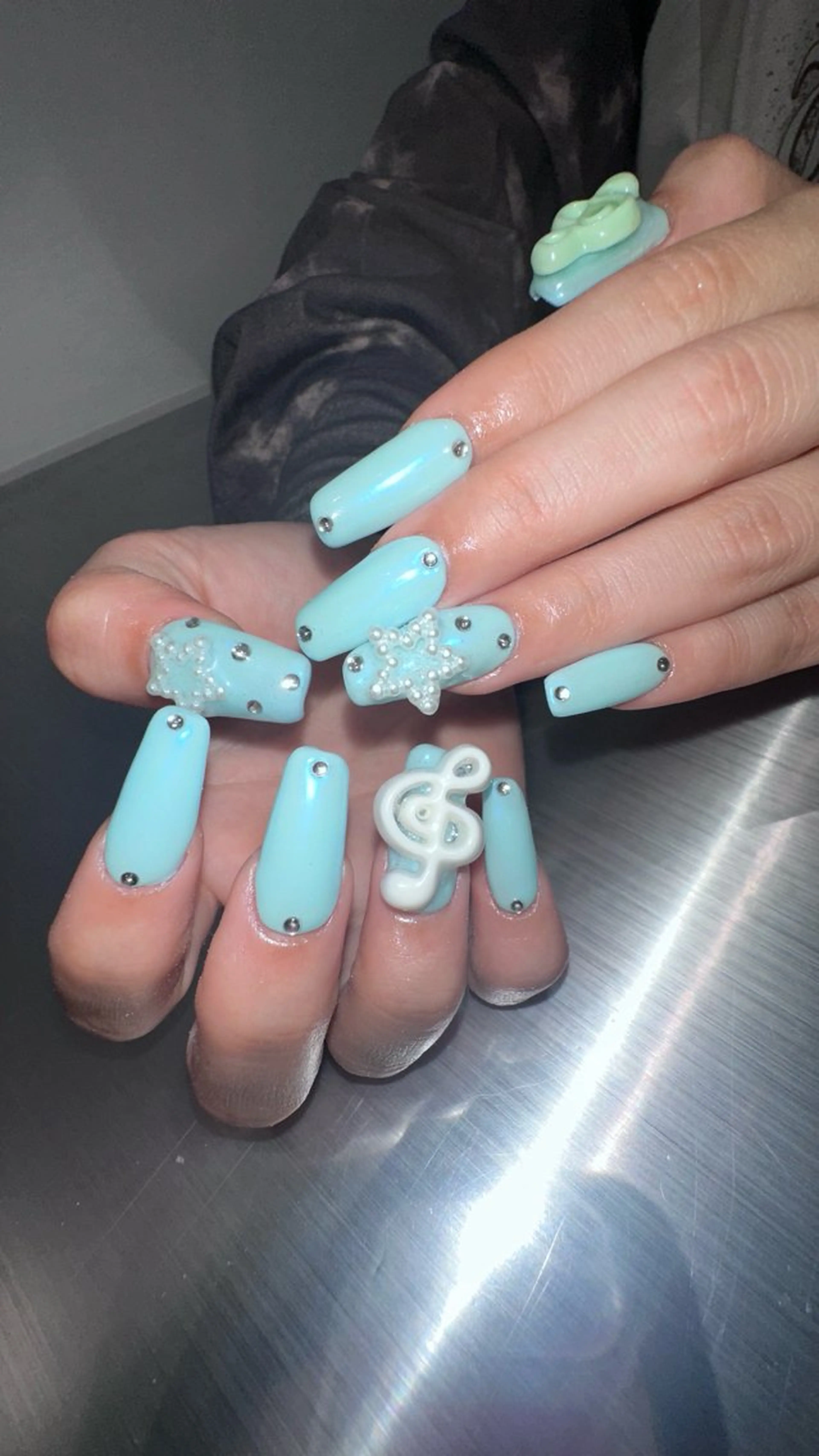 ネイル ハンドネイル 👽個性派ネイル🎀 komachiのヘアスタイル