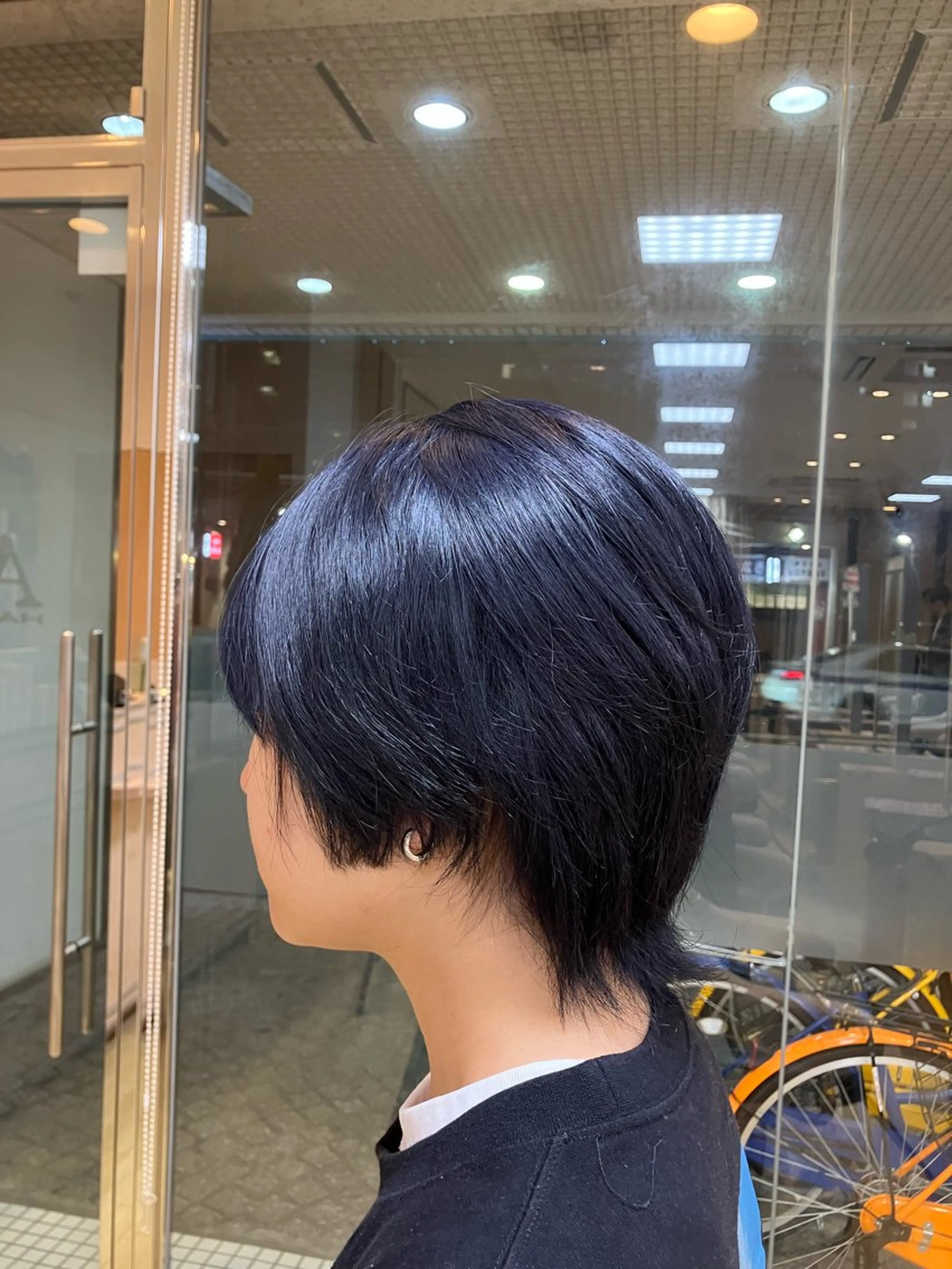 ショート カラー ネイビーカラー THE ESSENCE 蔵前所属・怜音/ REONのヘアスタイル