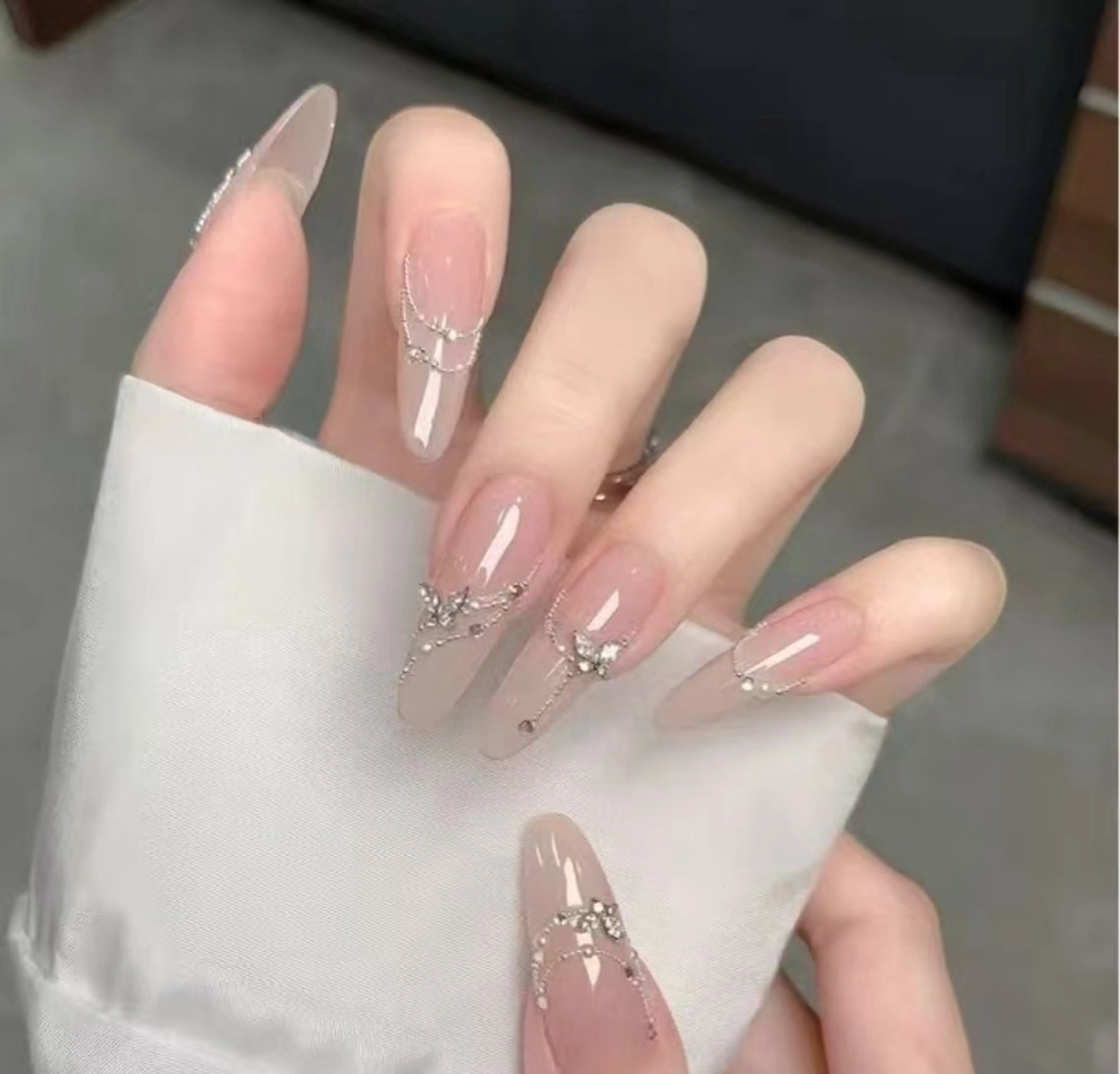 ネイル オーロラネイル フラワーネイル フットネイル フレンチネイル ジェルネイル ハンドネイル BabyYouMi nailのネイルデザイン