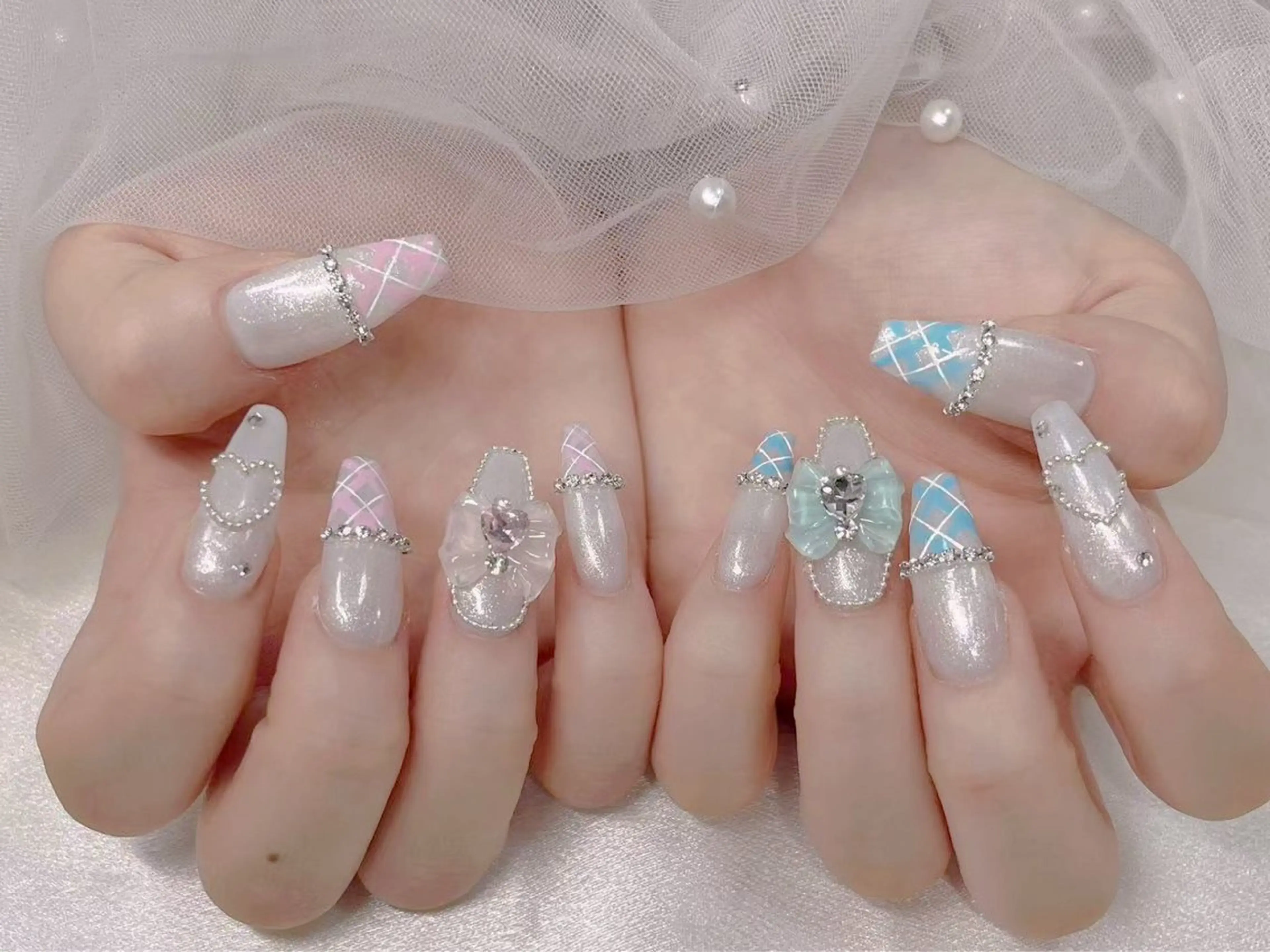 ネイル オーロラネイル 長さ出し フラッシュネイル フレンチネイル ジェルネイル ハンドネイル ETERNA Nail 銀座店【パラジェル/フィルイン/チップ長さだし/マグネット/ニュアンス】所属・ア カリのネイルデザイン