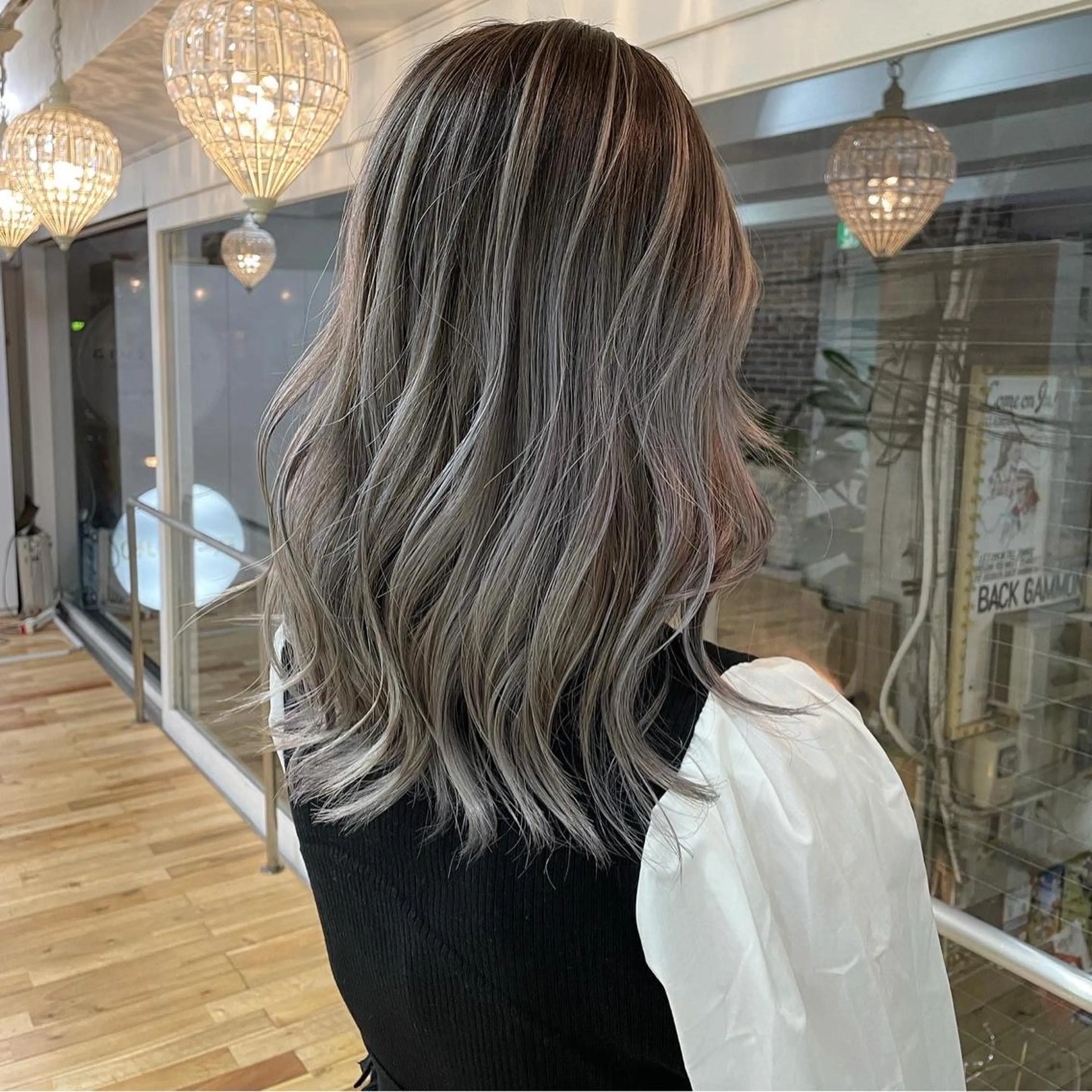 セミロング カラー バレイヤージュ レイヤーカット ヘアカラー トリートメント Tao所属・藤川 大智のヘアスタイル