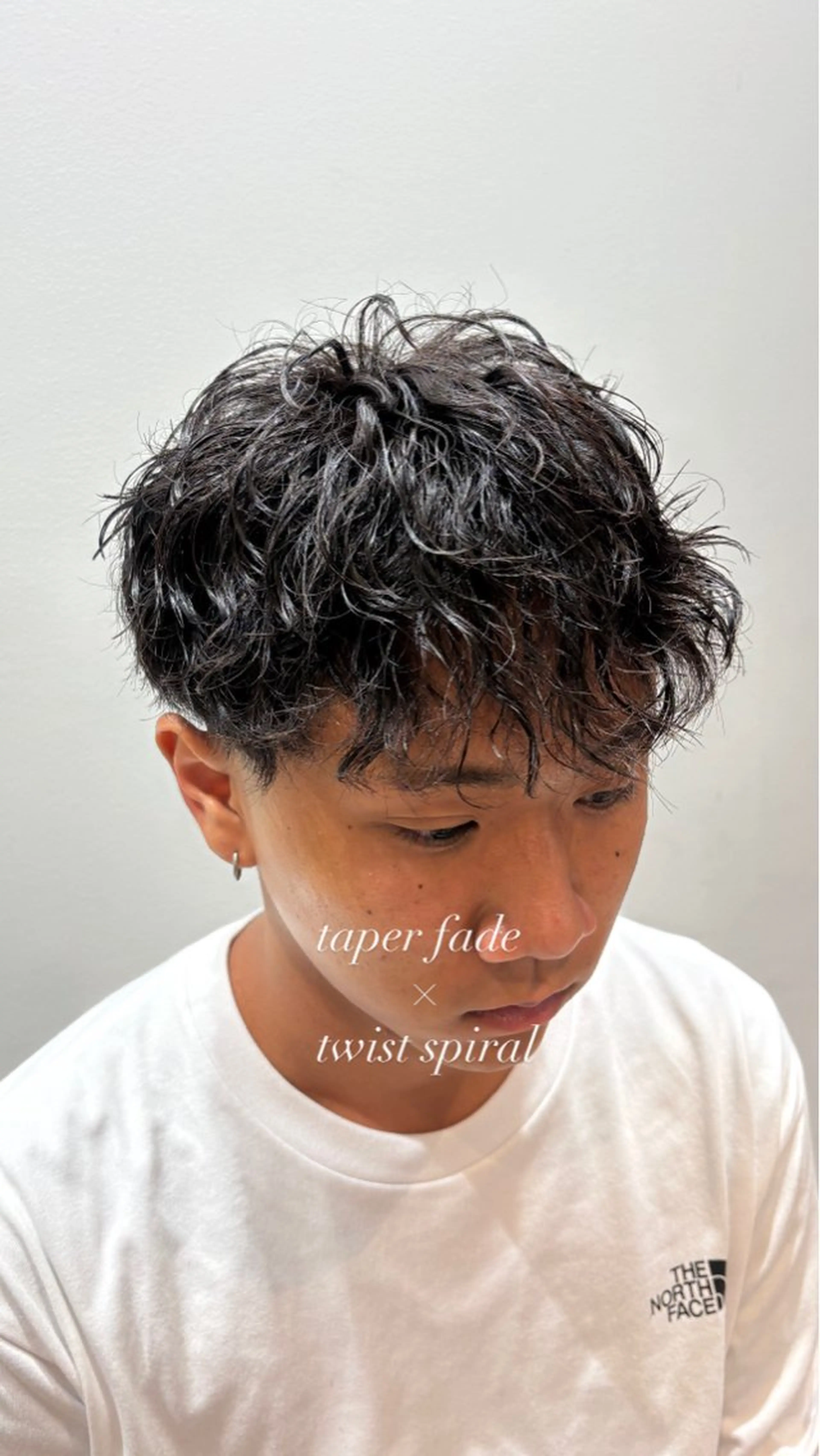 パーマ メンズ フェードカット 山本 拓実のヘアスタイル