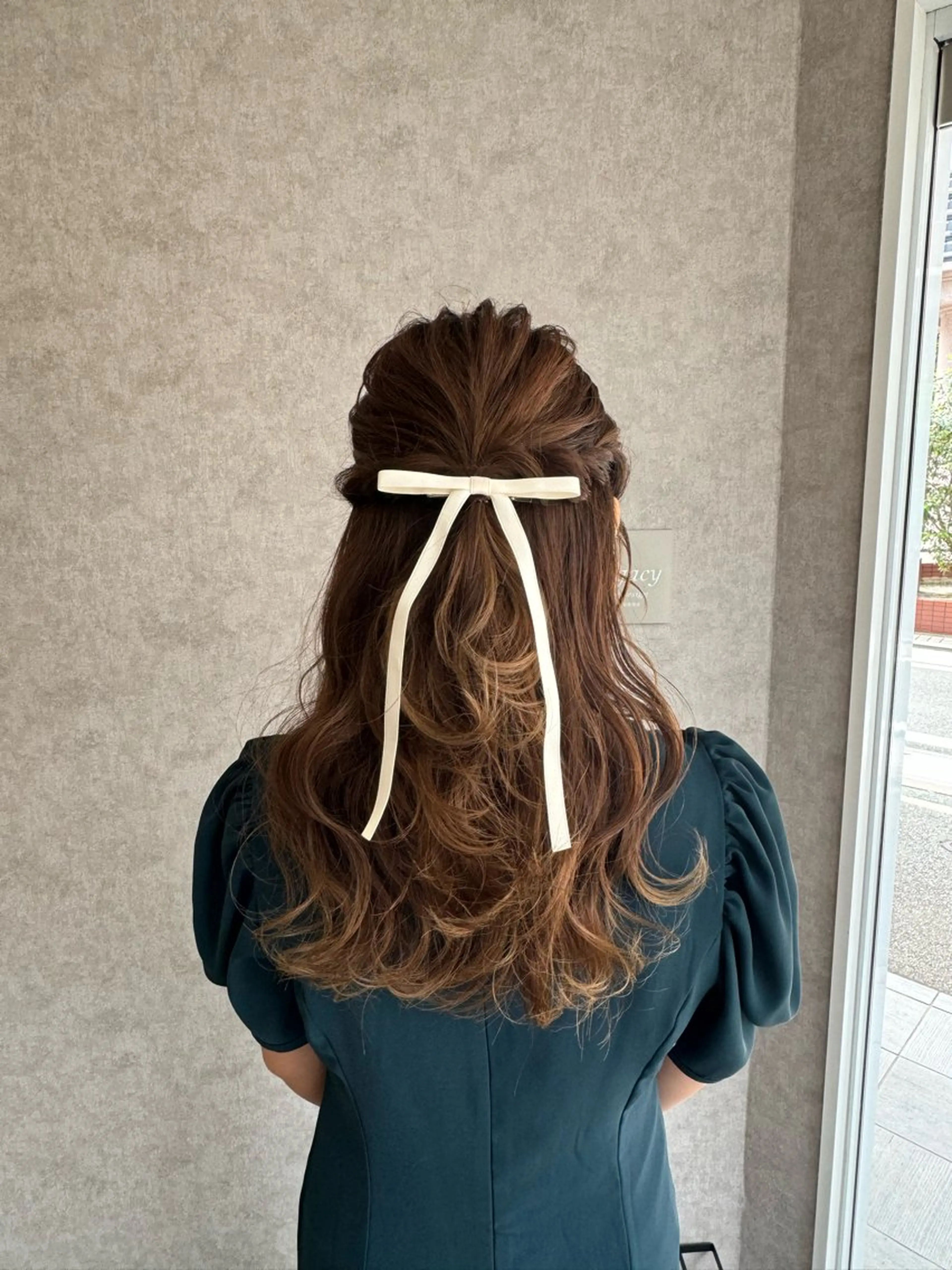 ロング ヘアアレンジ ヘアセット Rio/ヘアセット/ ハイトーンカラーのヘアスタイル