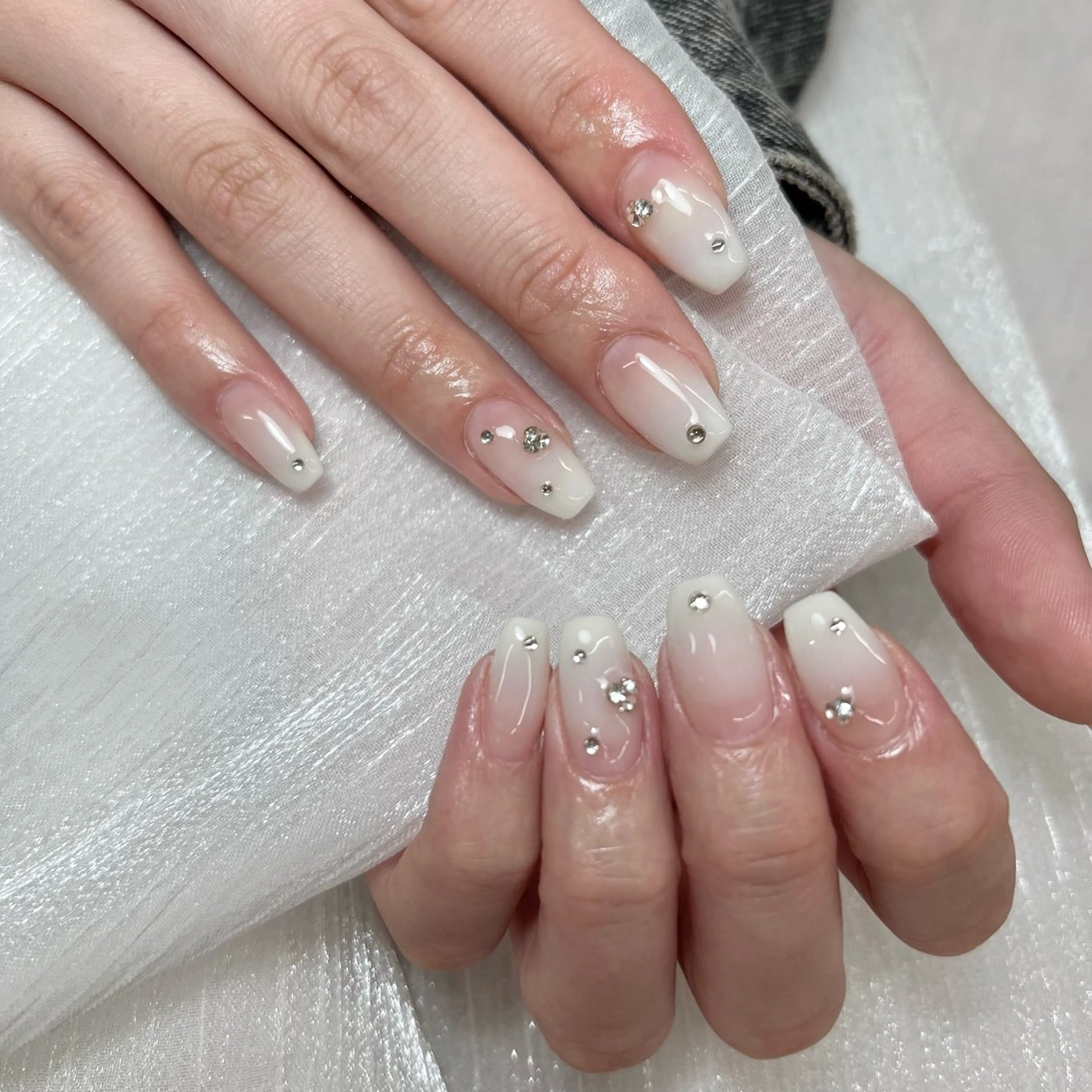 ネイル ストーンネイル Tagi 銀座所属・Tagi Nail 銀座店のネイルデザイン