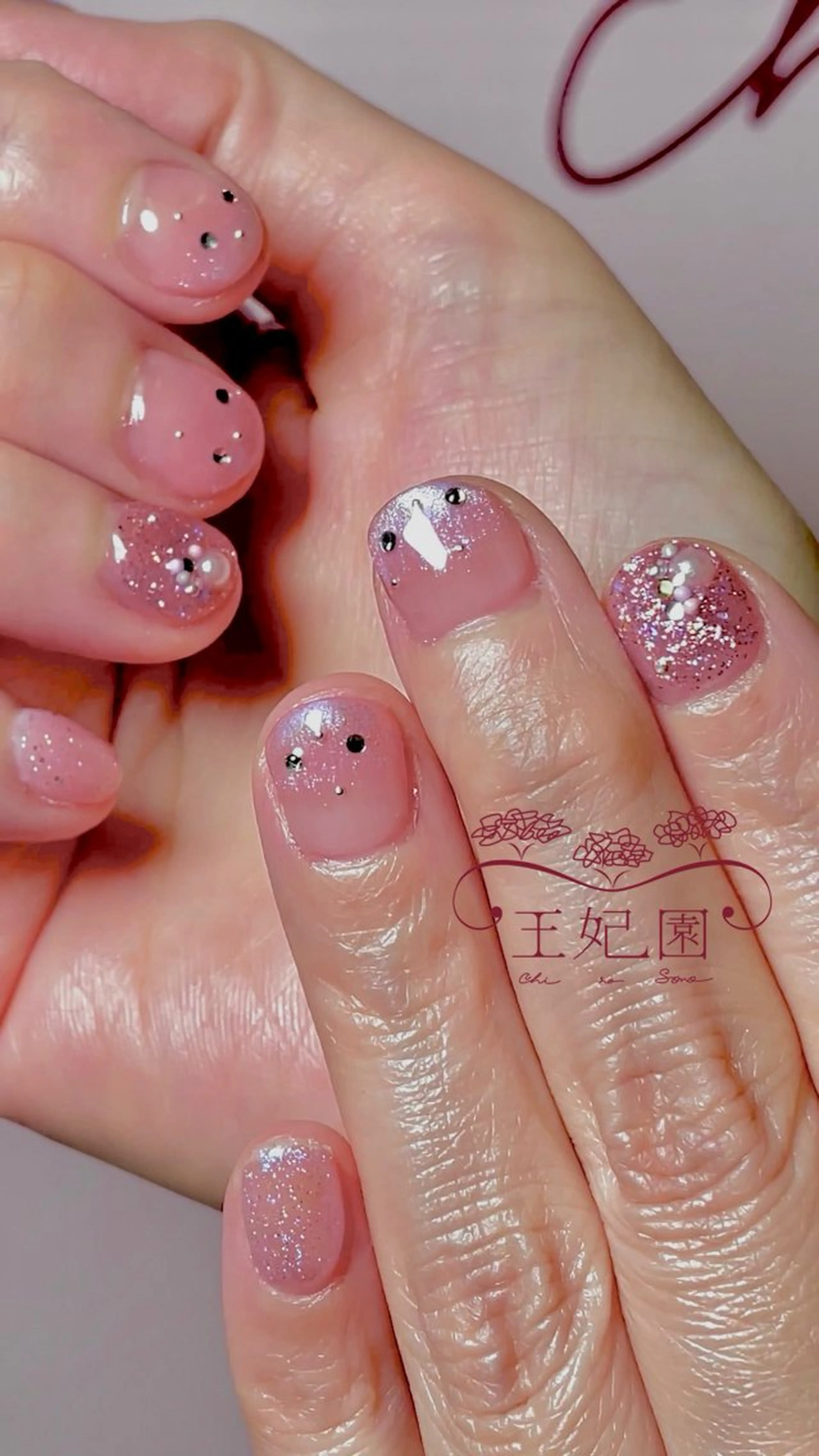 ネイル キラキラネイル ショートネイル ワンホンネイル nail salon王妃の園所属・王妃の園 ohinosonoのネイルデザイン