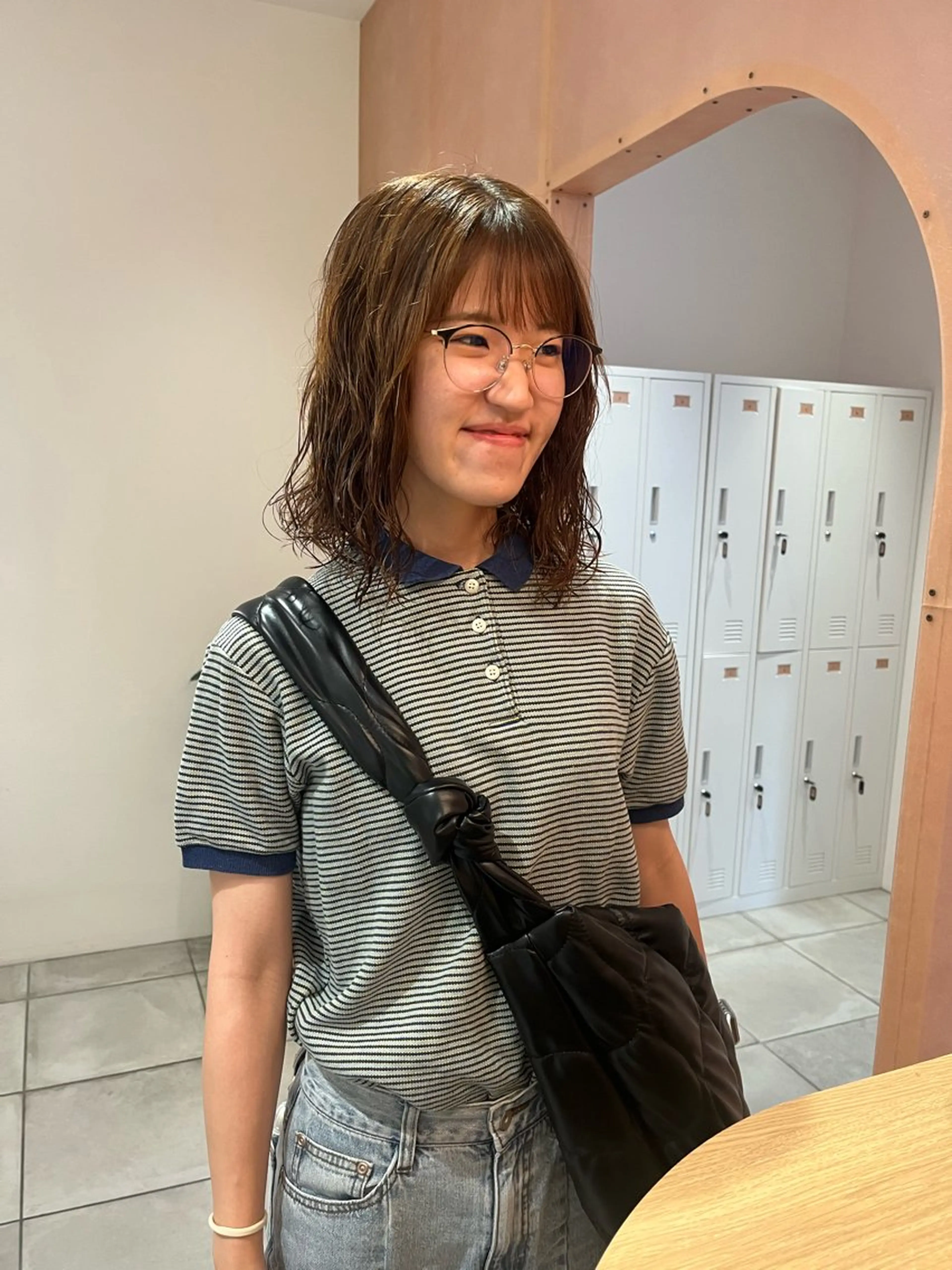 ミディアム 西崎 満里奈のヘアスタイル