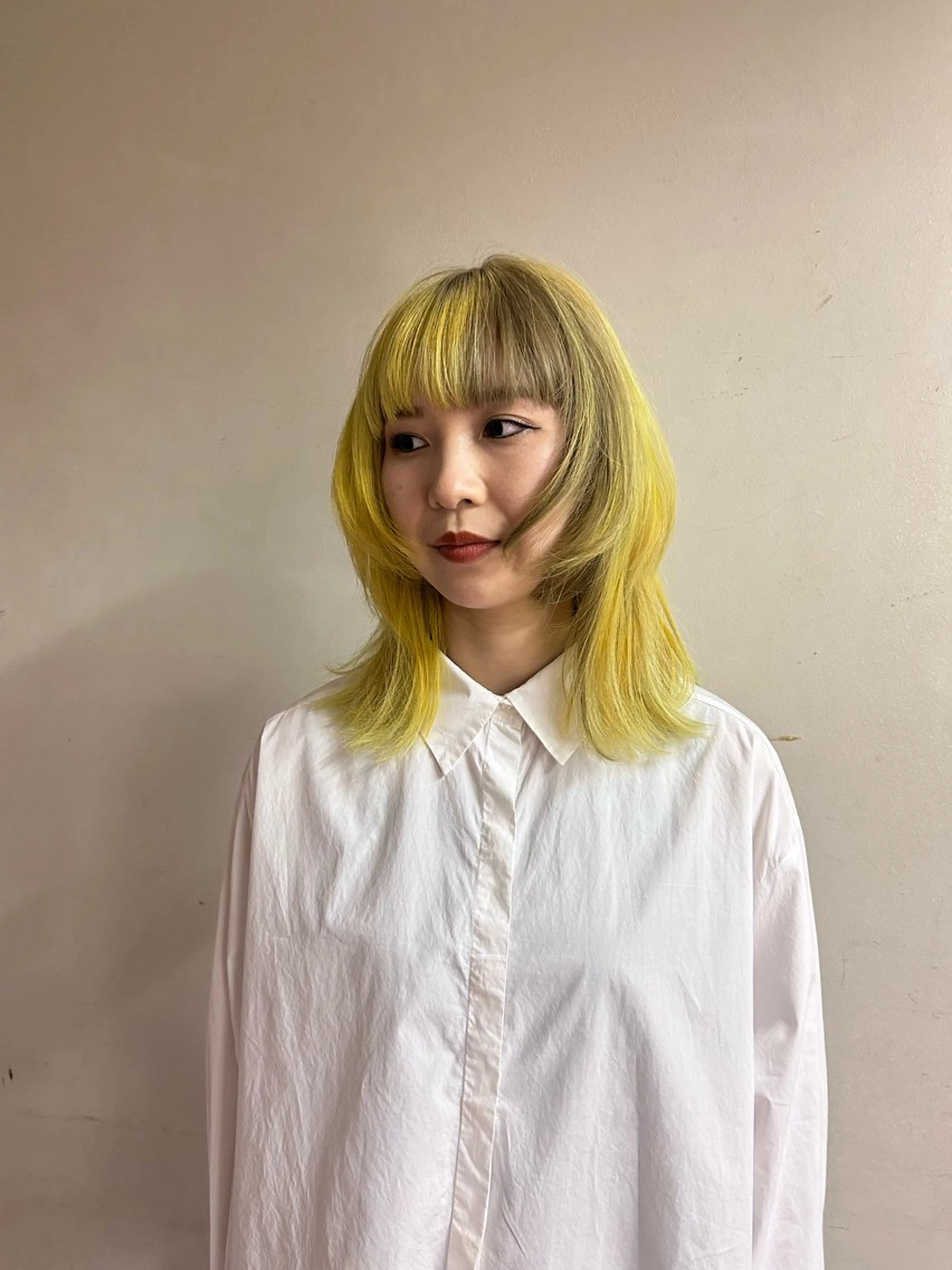 ミディアム maruquee de mashu所属・モモコ/ブリーチ/ ミルクティカラーのヘアスタイル