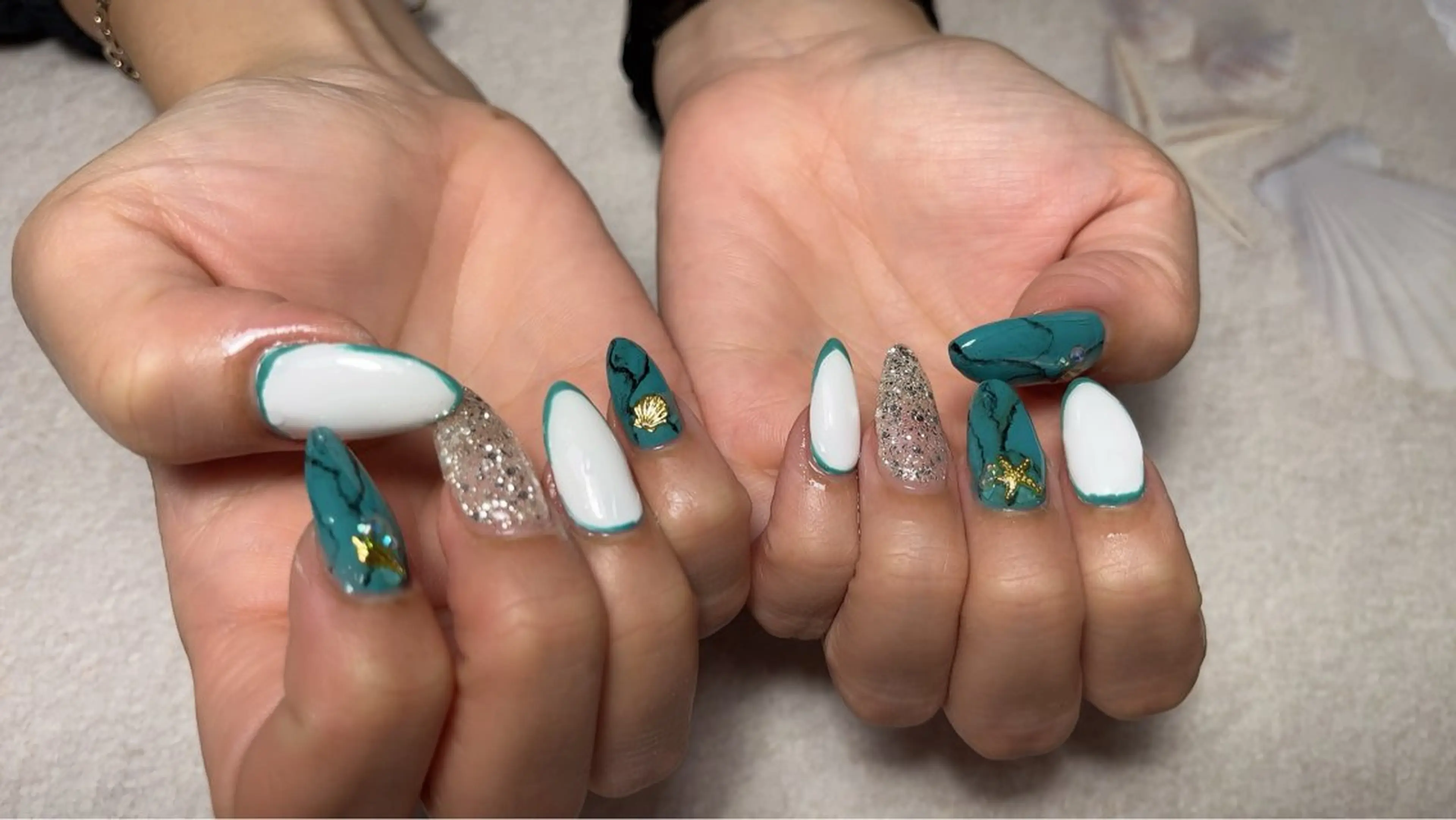 ネイル ハンドネイル フットネイル ハンドケア Nail Salon Bonita所属・フィルイン施術 SHIZUKAのネイルデザイン