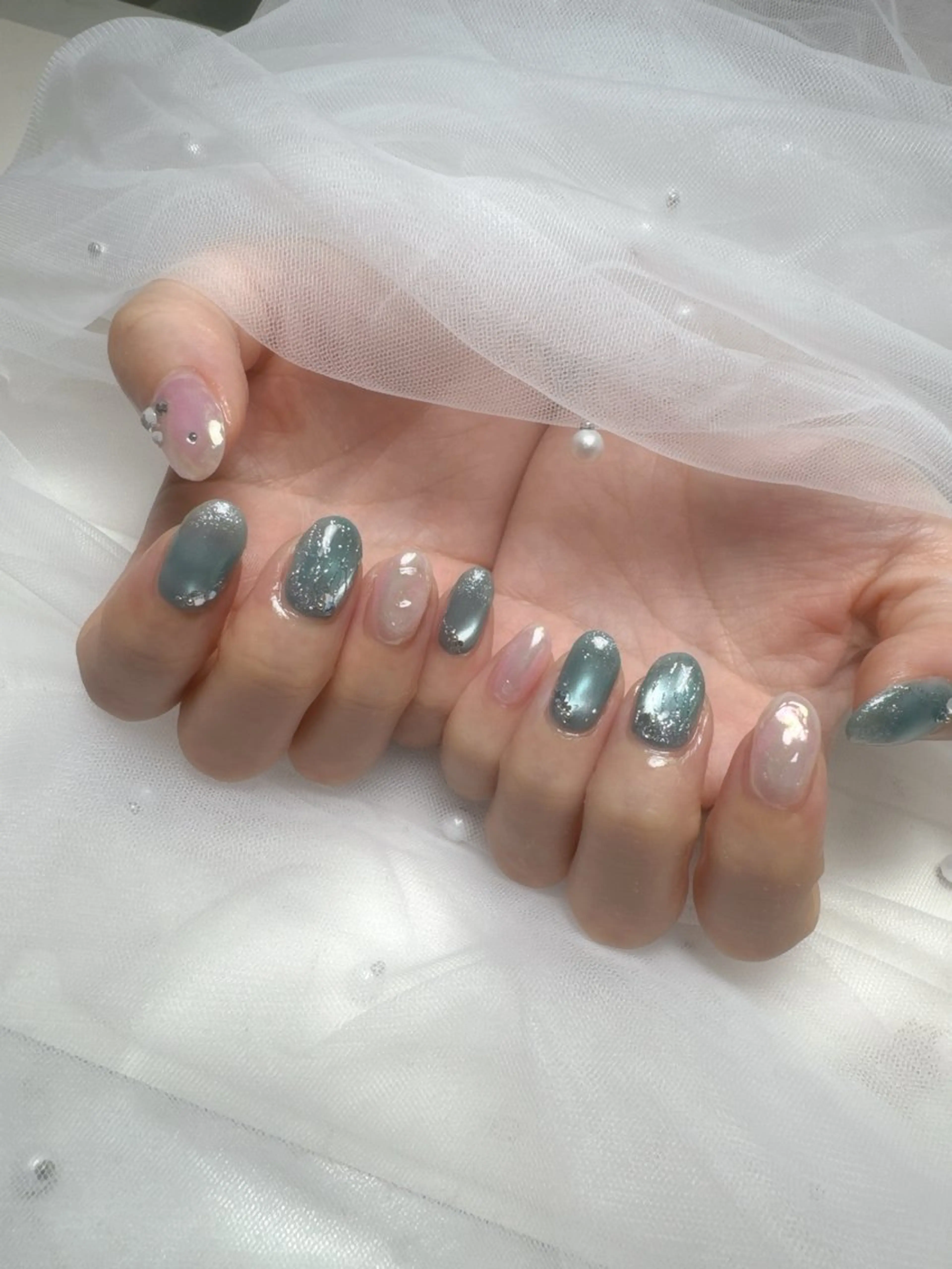 ネイル チークネイル ジェルネイル キラキラネイル マグネットネイル パラジェル ハンドネイル Queeens nailのネイルデザイン