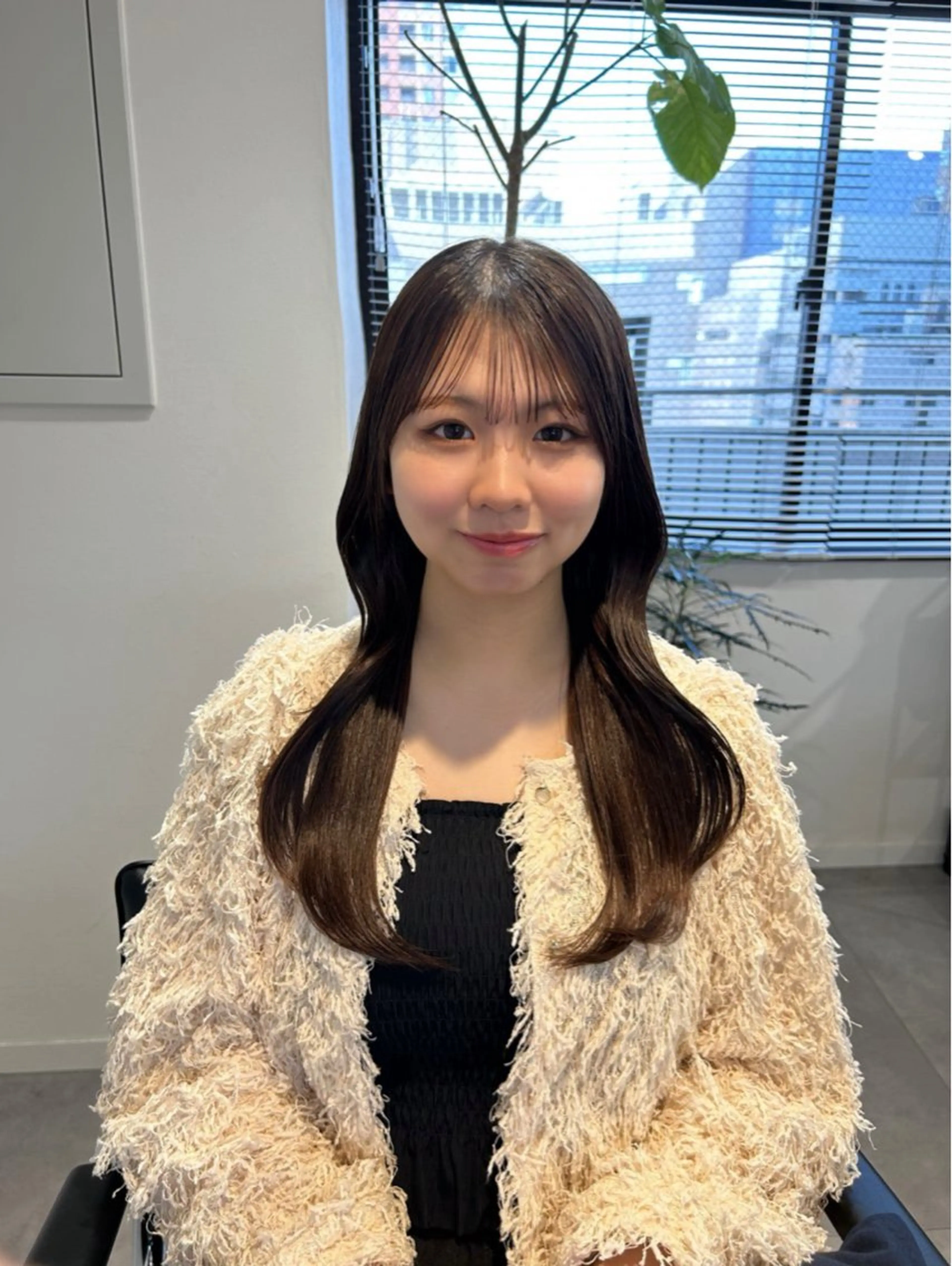 ミディアム カラー ベージュカラー くびれヘア ❤️ショートカット ・顔周りカット❤️のヘアスタイル