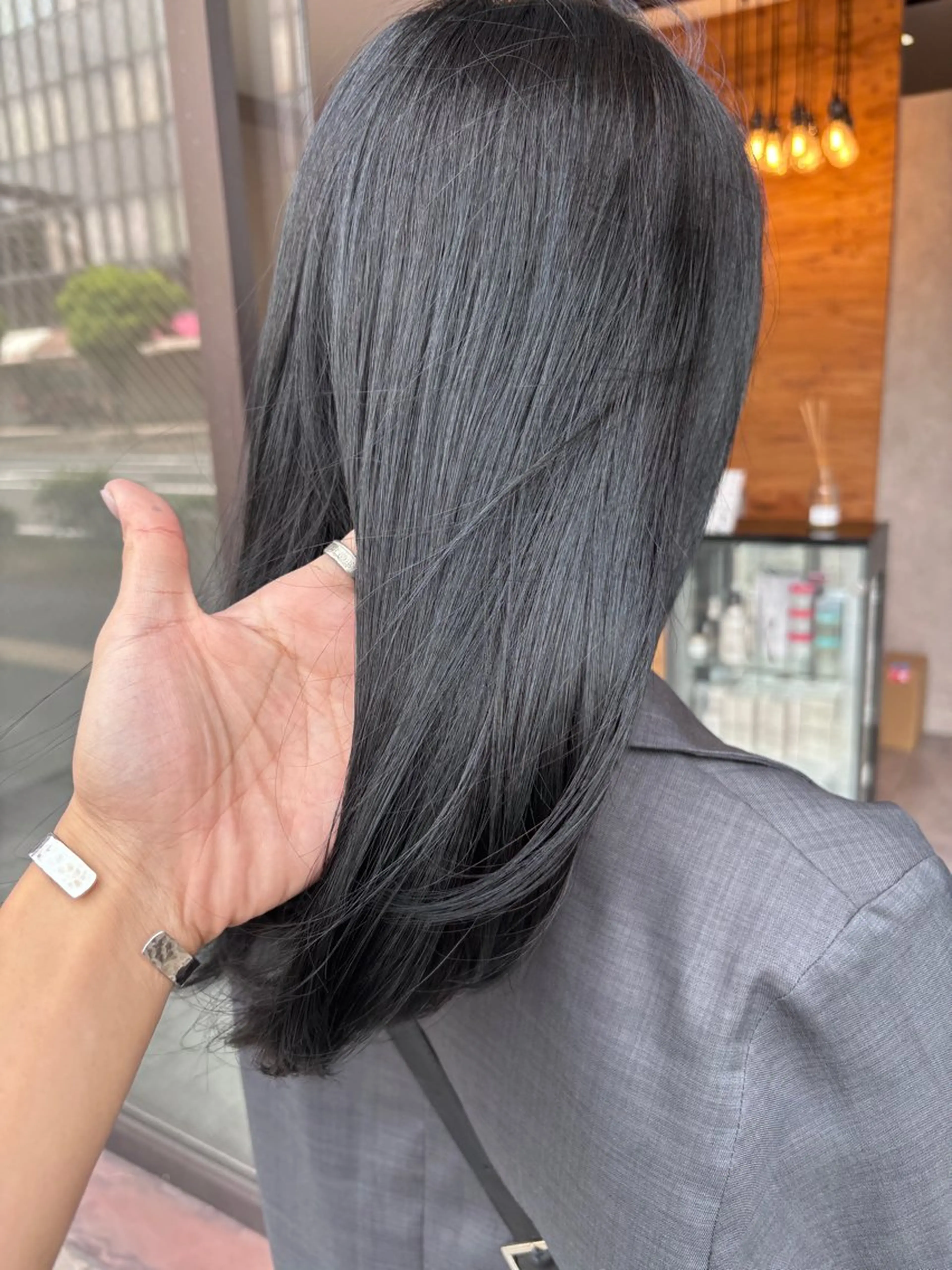 セミロング カラー ブルーカラー ブルーグレー 透明感カラー hers所属・【縮毛矯正支持絶大】 RYOJIのヘアスタイル