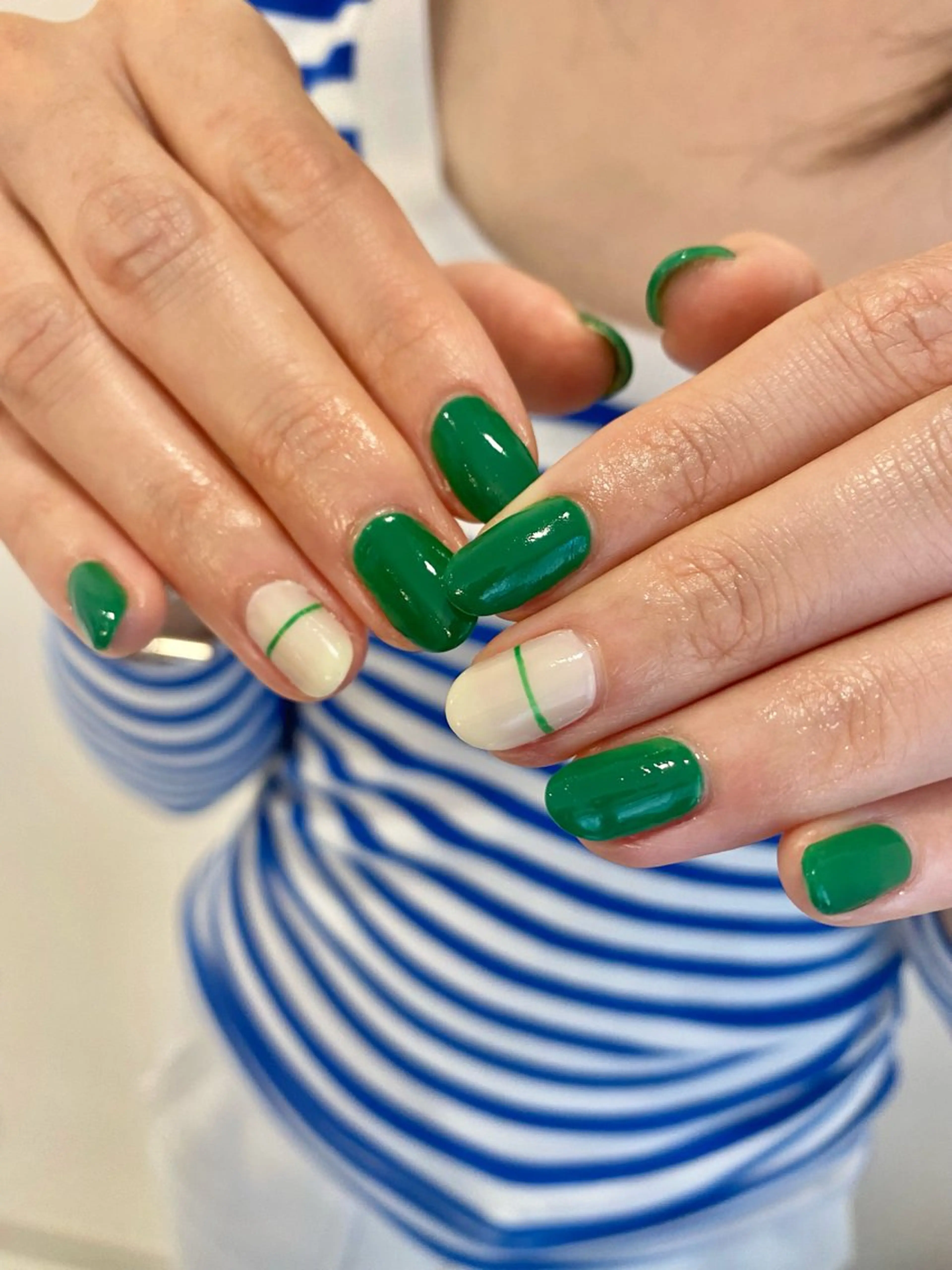 ネイル グリーン ワンカラーネイル ハンドネイル 苦楽園the she nailのネイルデザイン