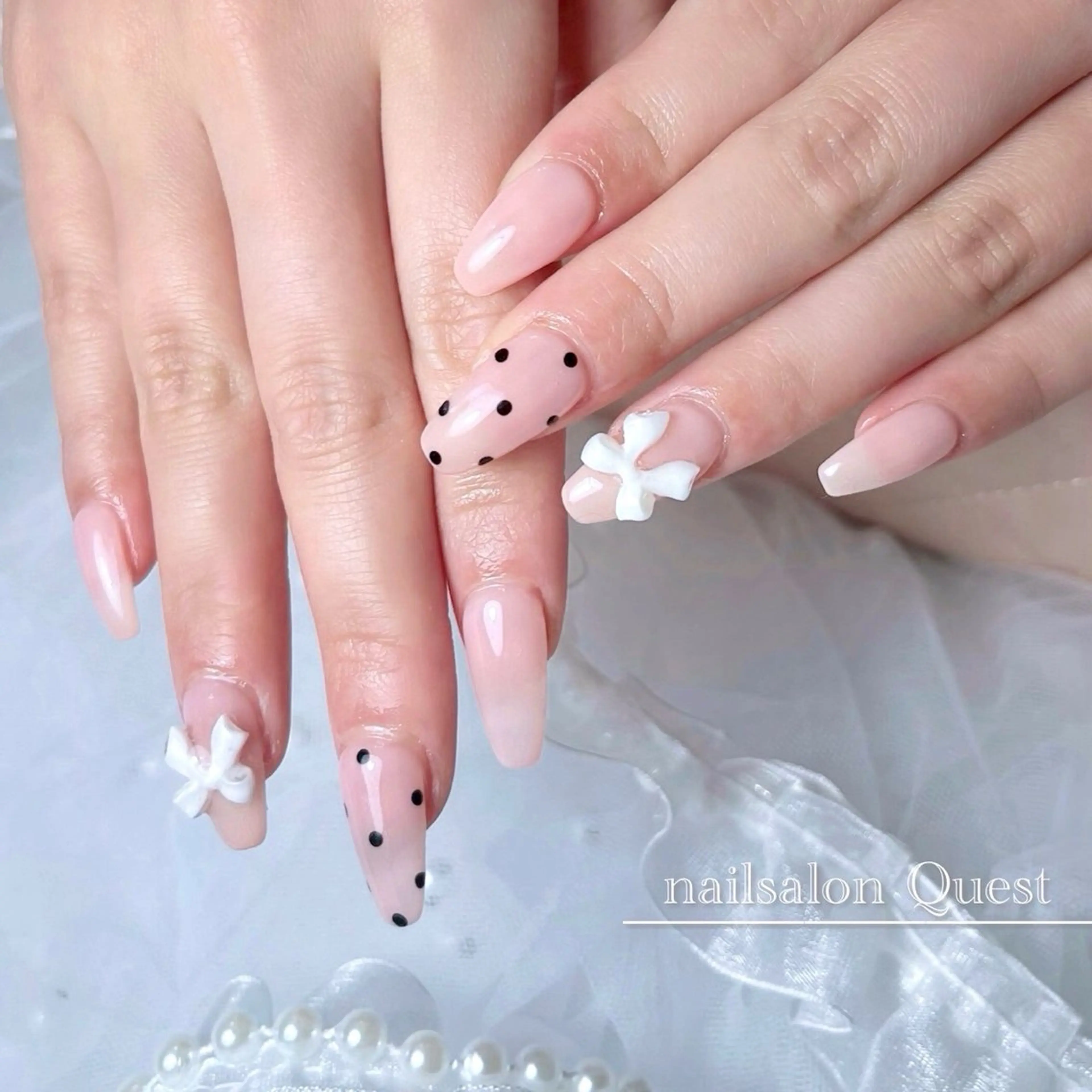 ネイル ドット ガーリー リボン シンプルネイル ハンドネイル nailsalon Questのネイルデザイン