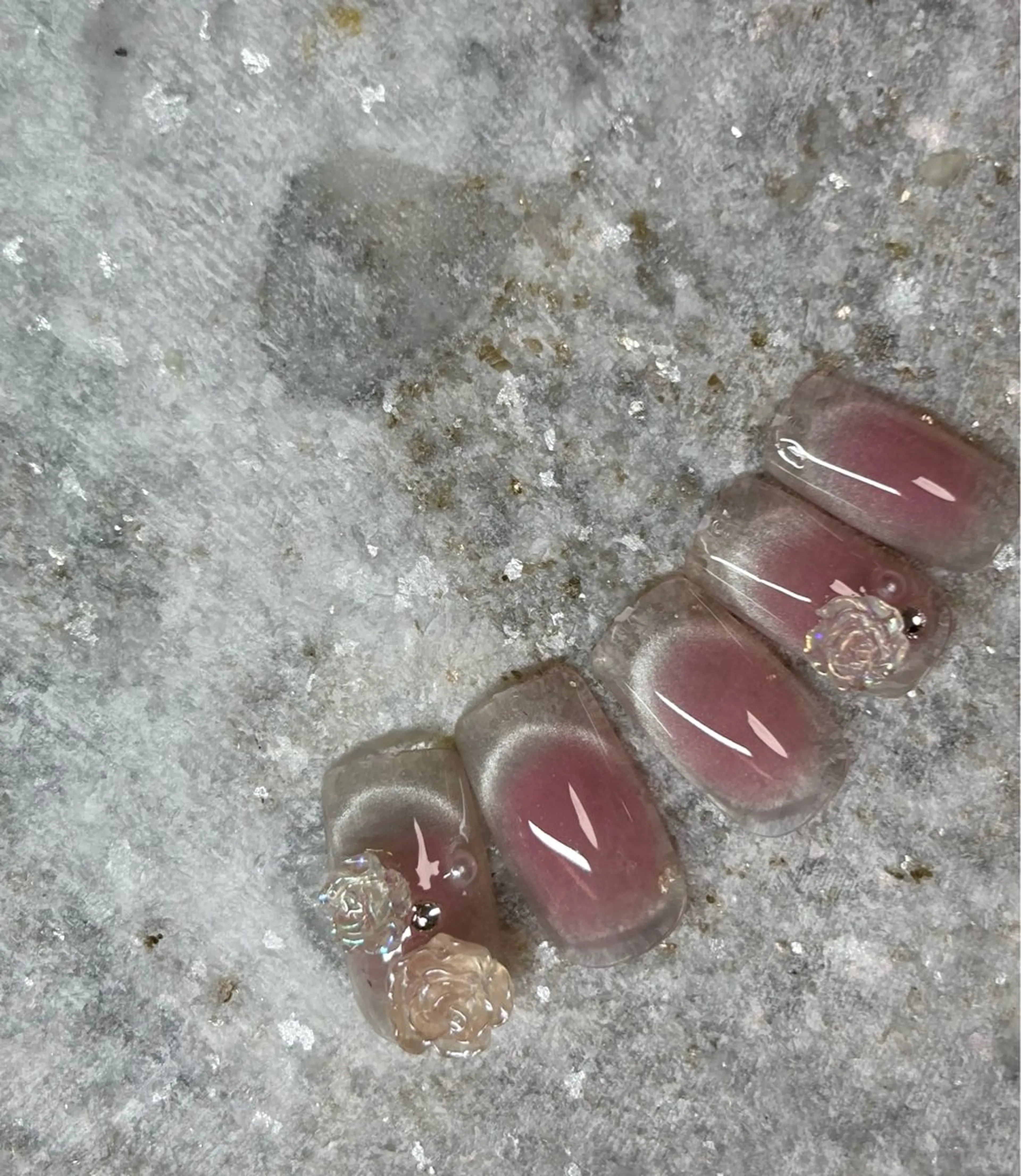 ネイル チークネイル フレンチネイル ハンドネイル 三本 綾奈のネイルデザイン