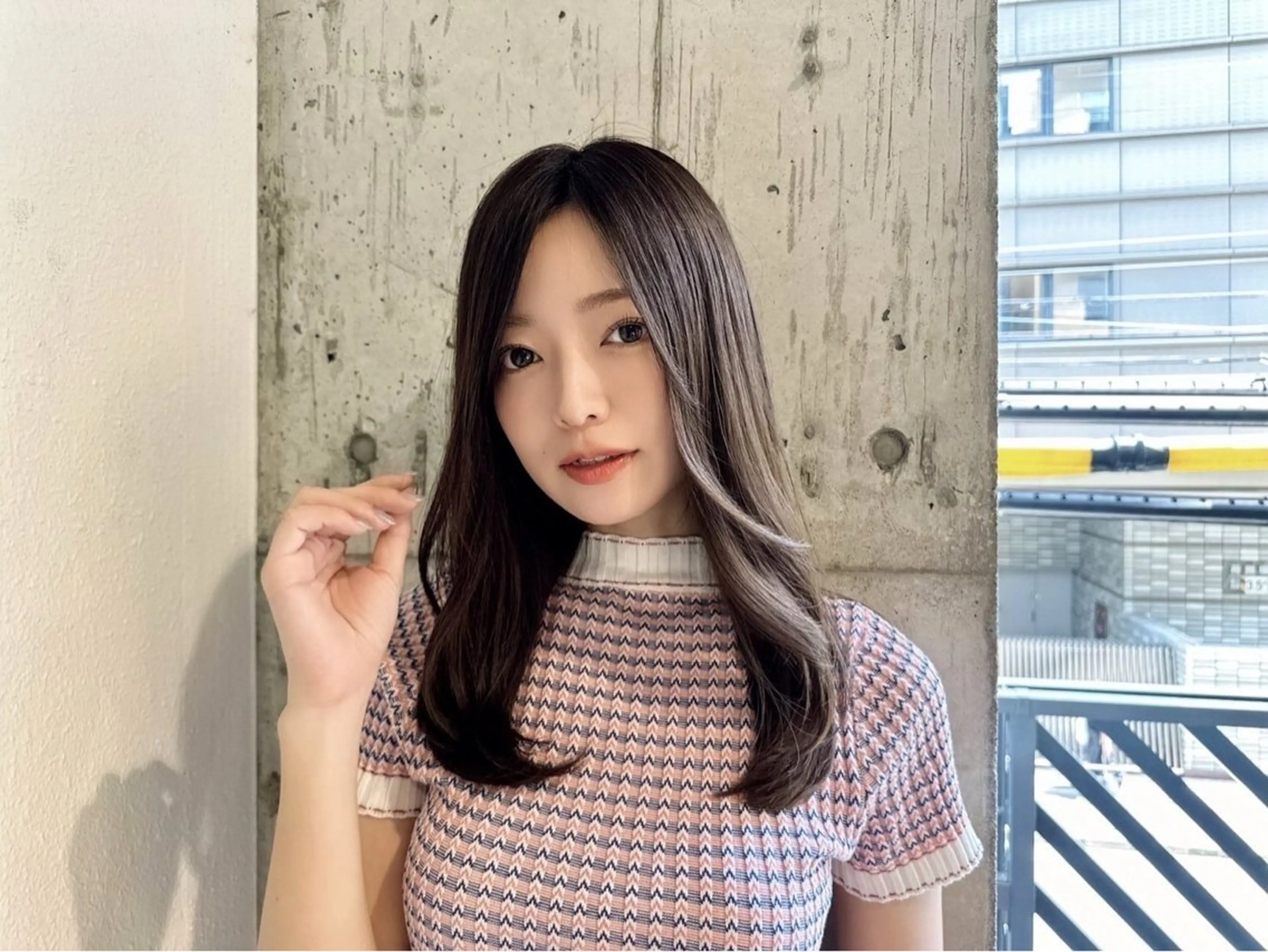 セミロング カラー 岩下 実希のヘアスタイル