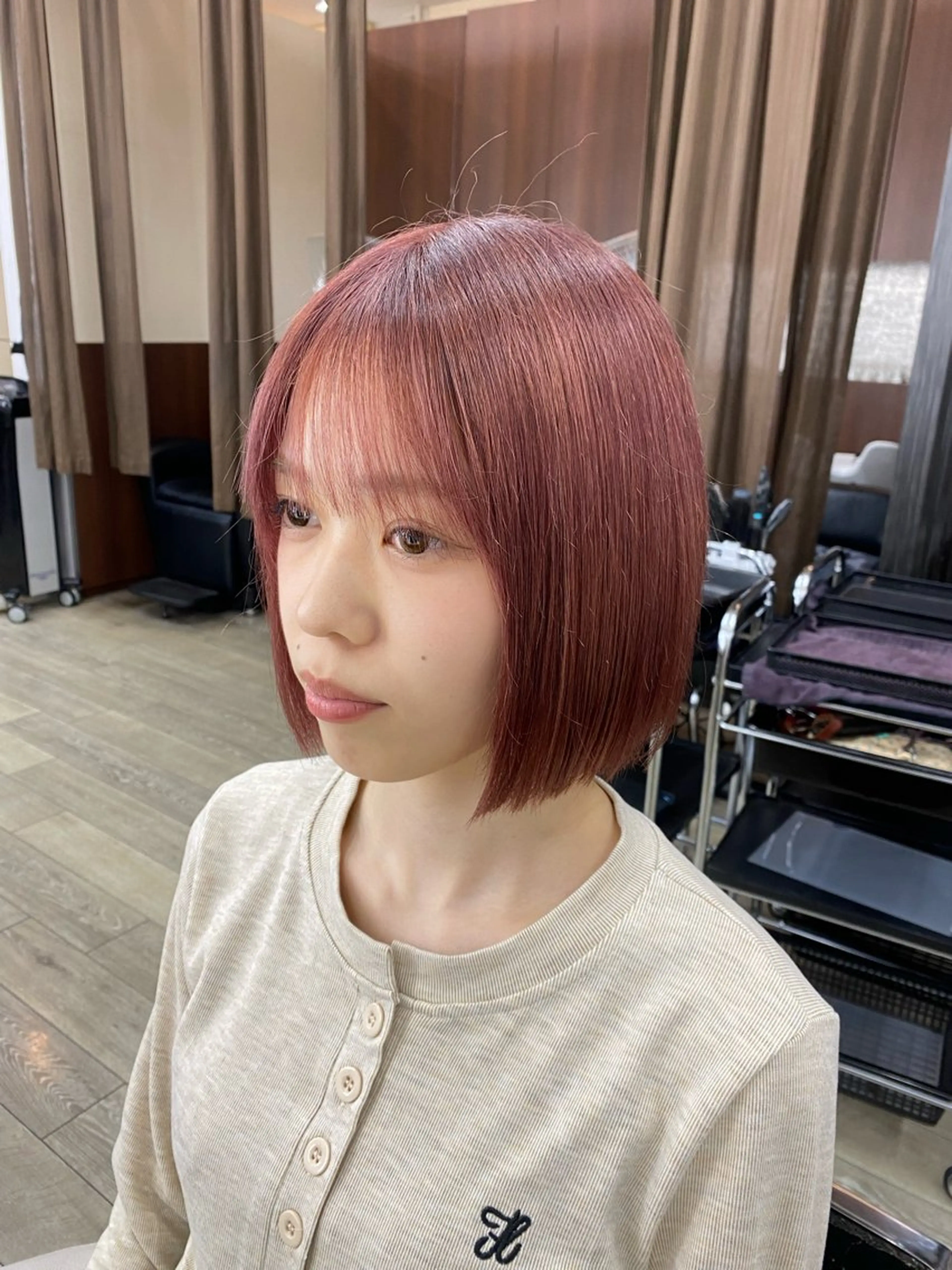 ショート カラー ベージュカラー ピンクカラー ピンクベージュ カット ヘアカラー トリートメント 市川 博紀 副店長のヘアスタイル