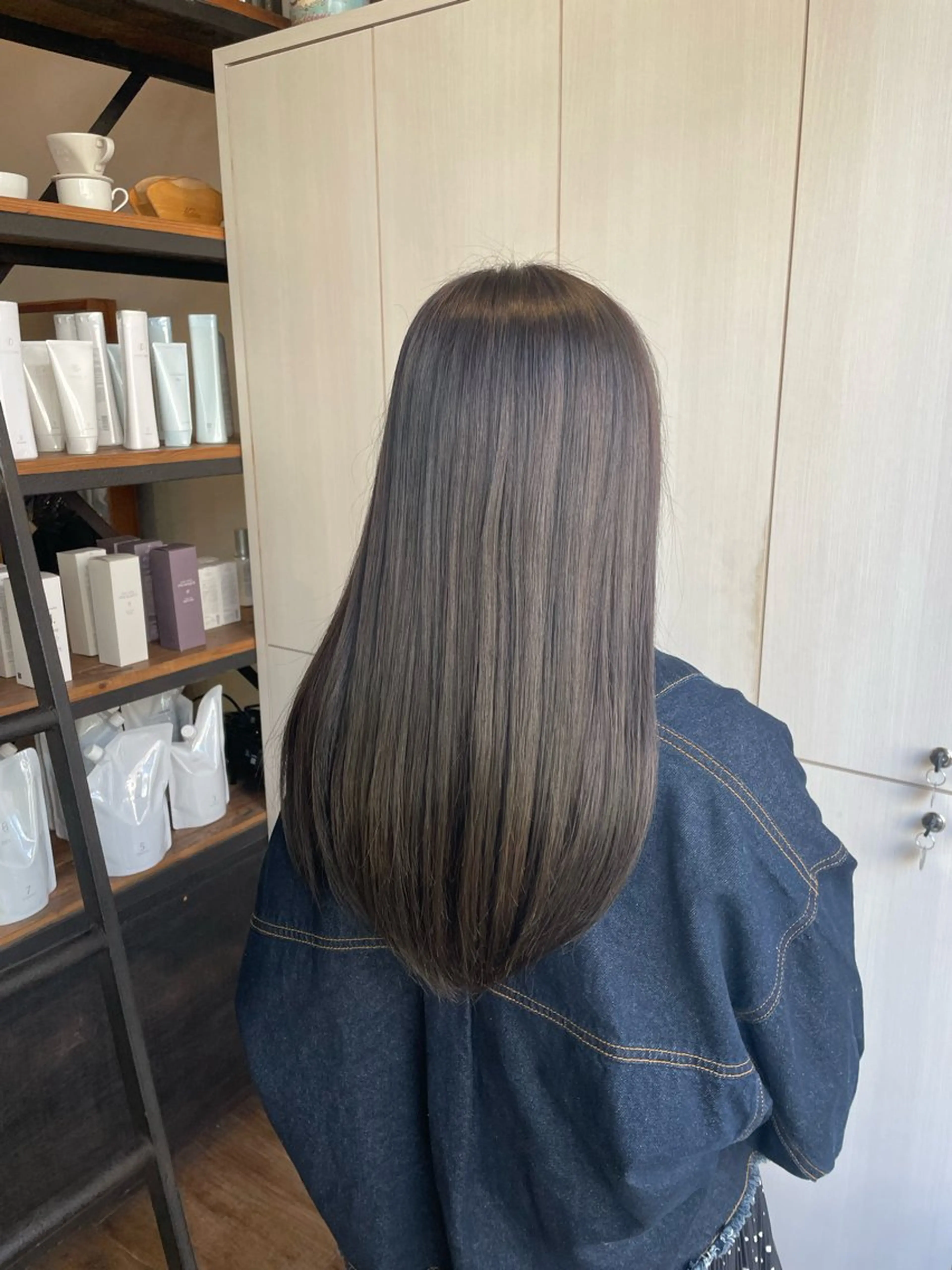 ロング アッシュ オオシマ ミユのヘアスタイル