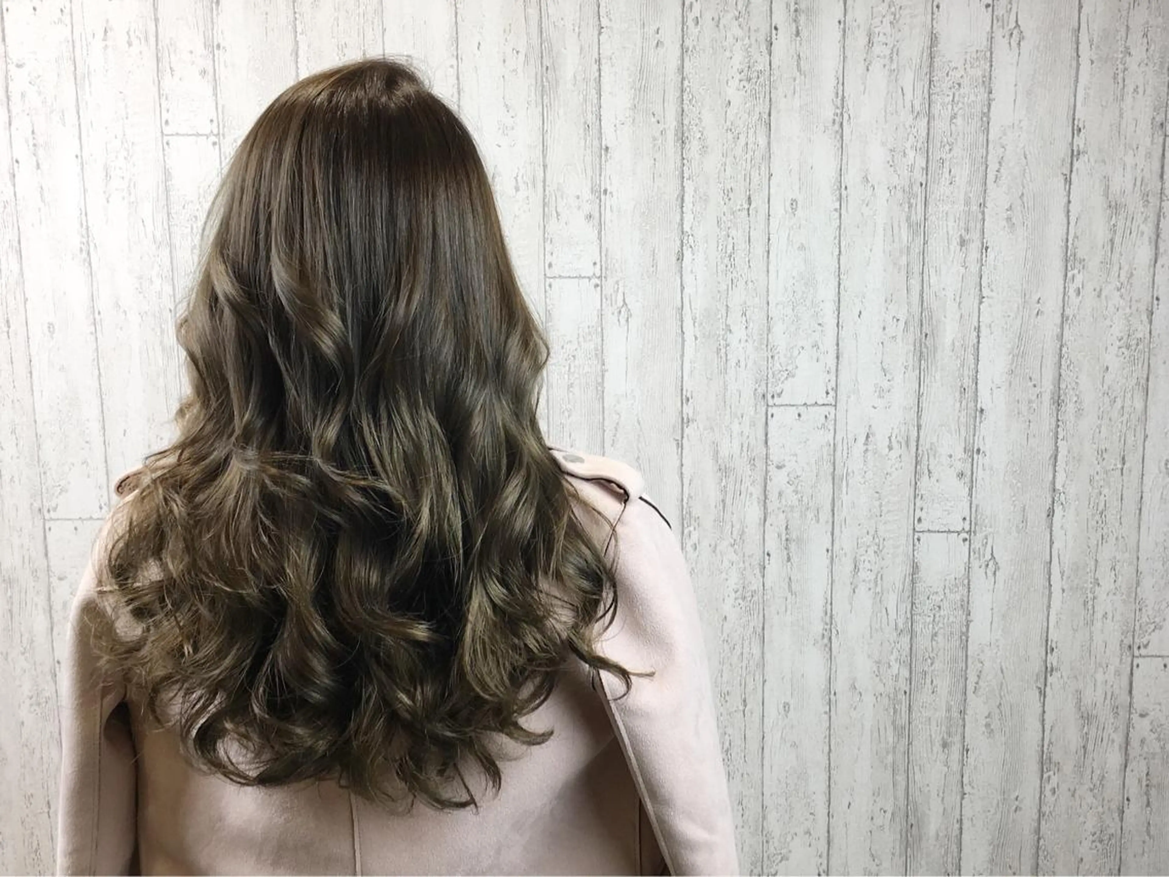 セミロング カラー グレージュ カーキグレージュ カット ヘアカラー カット／メンズカット 藤田麻衣のヘアスタイル
