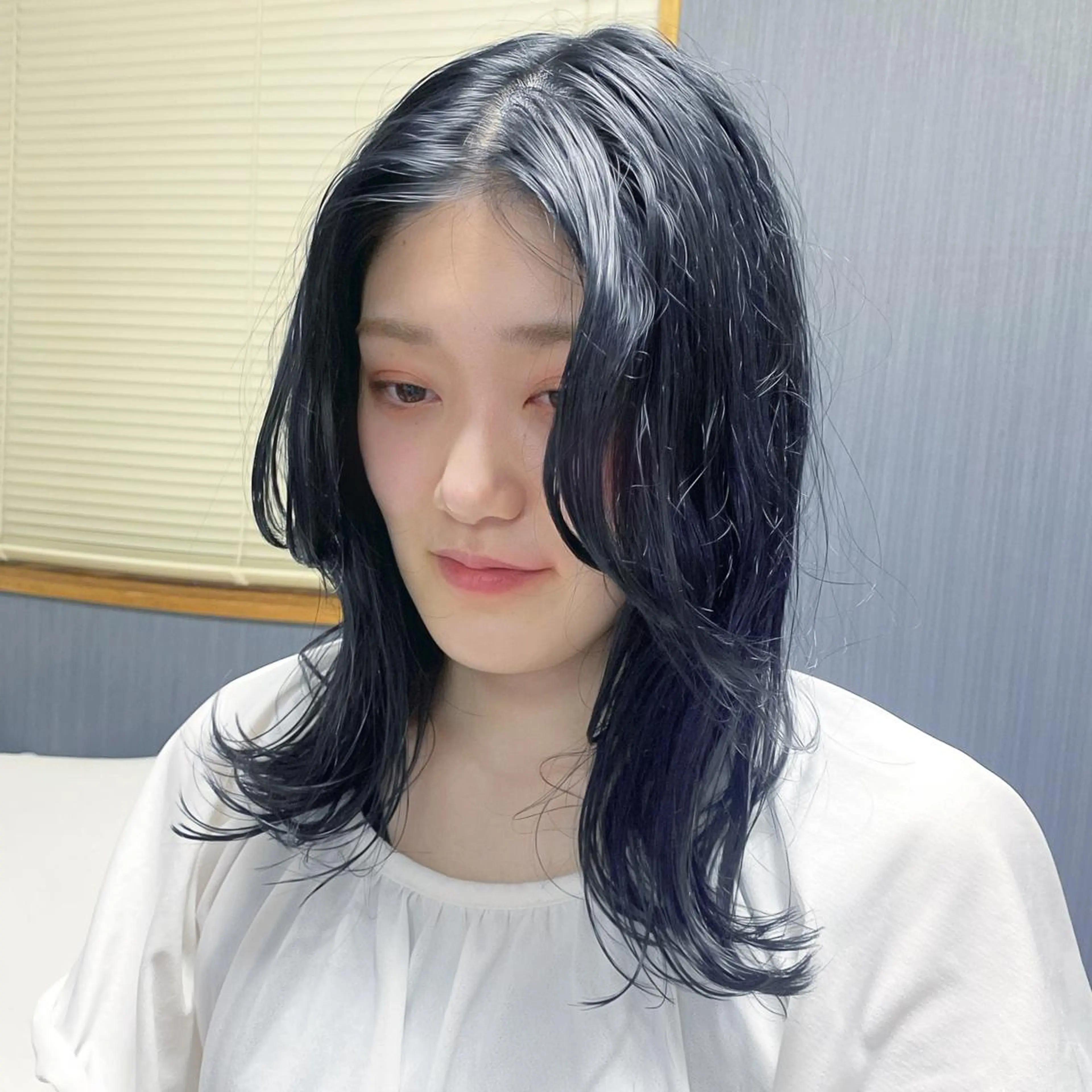 カラー 黒髪 ブリーチ ブルーカラー ブルーブラック ROBBY所属・松井美樹/似合わせ ガーリー・韓国のヘアスタイル